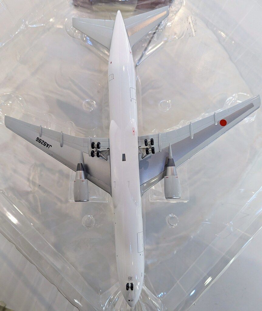 全日空商事 1/200 ANA Boeing 767-300BCF NH20029 - メルカリ