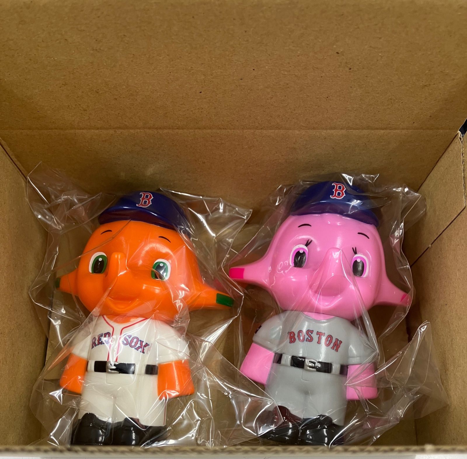 サトちゃん&サトコちゃん 貯金箱レッドソックスver. - メルカリ