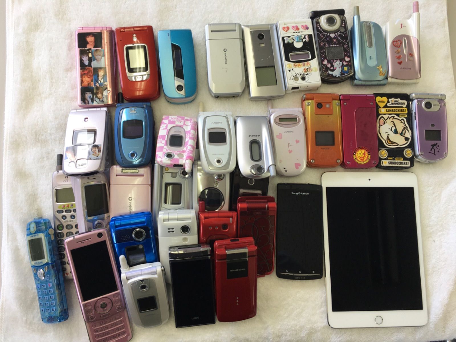 A*P様 【メ0109-19】ガラケースマホタブレット ジャンク品 42台まとめ