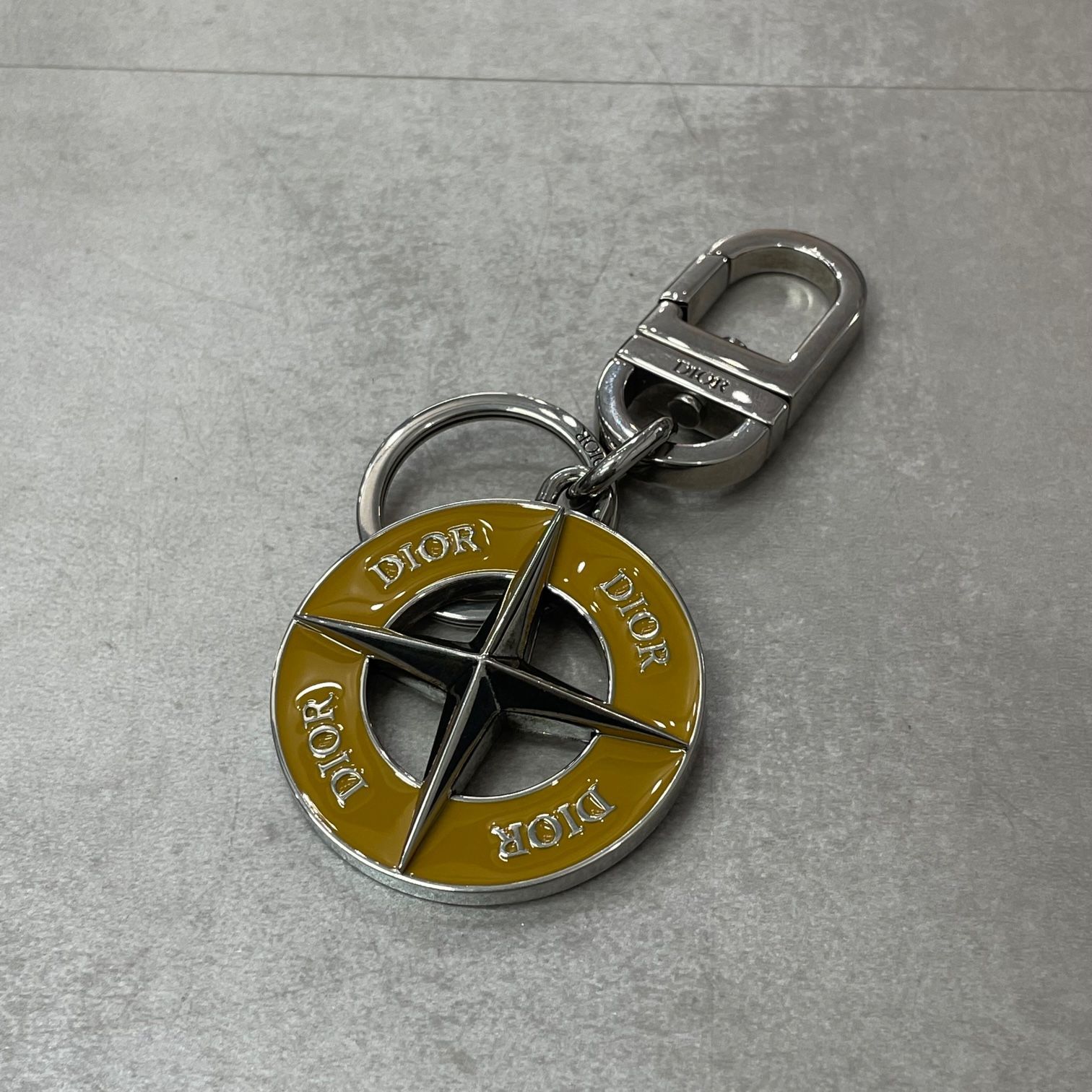 国内正規 DIOR AND STONE ISLAND キーホルダー イエロー ストー