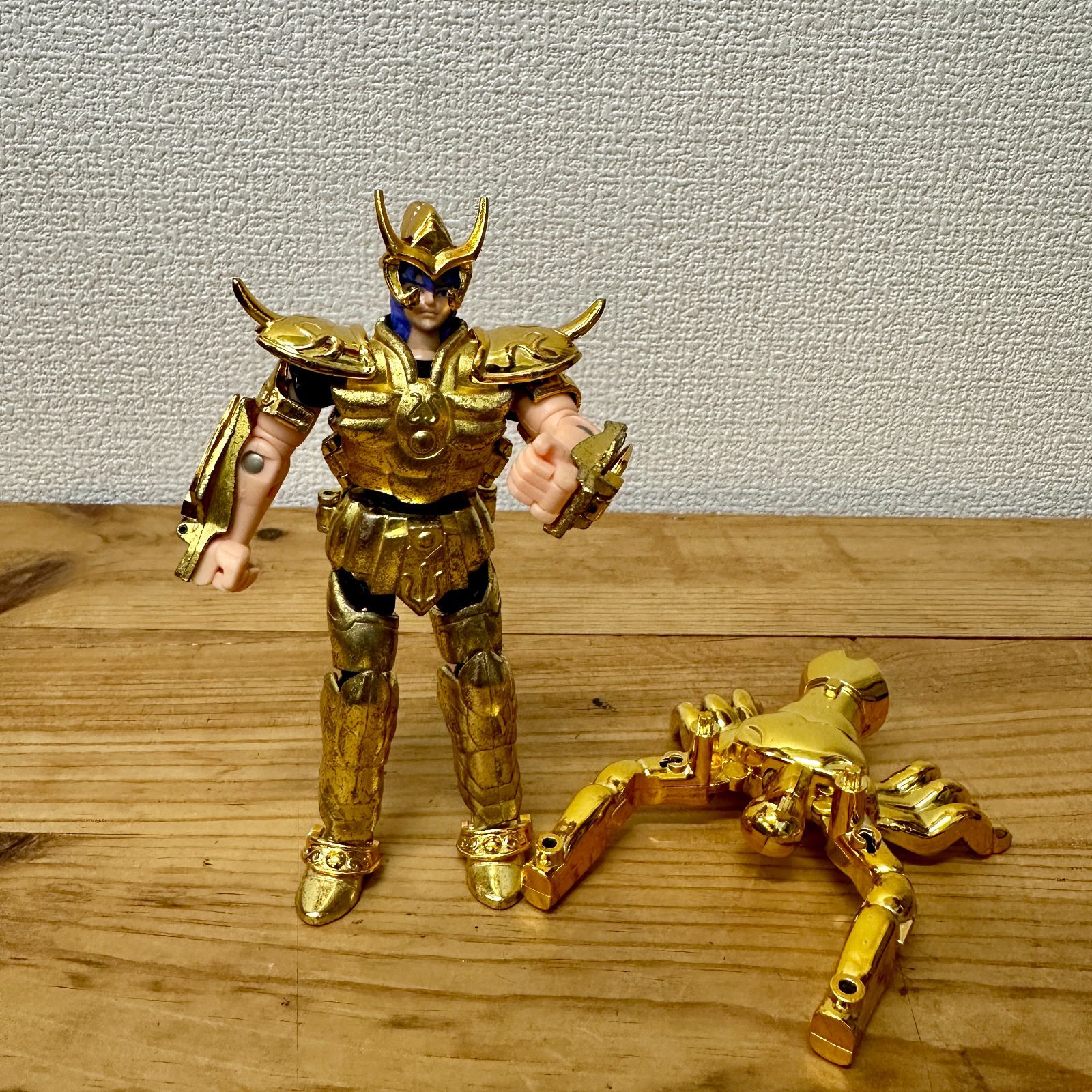 レア】聖闘士星矢 聖衣大系 スコーピオンクロス ミロ 当時物 - メルカリ