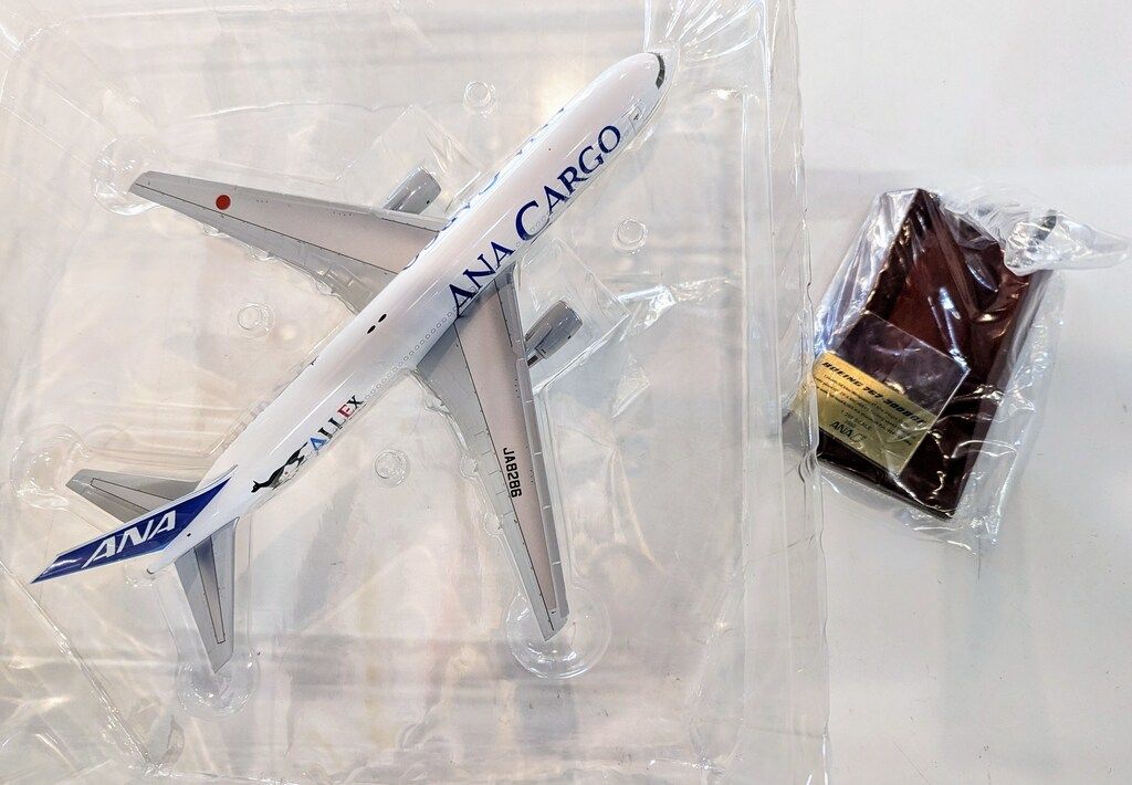 全日空商事 1/200 ANA Boeing 767-300BCF NH20029 - メルカリ