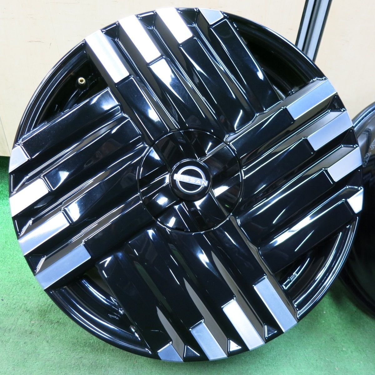 送料無料] キレイ☆日産 E13 ノート オーラ 純正 ホイール 17インチ