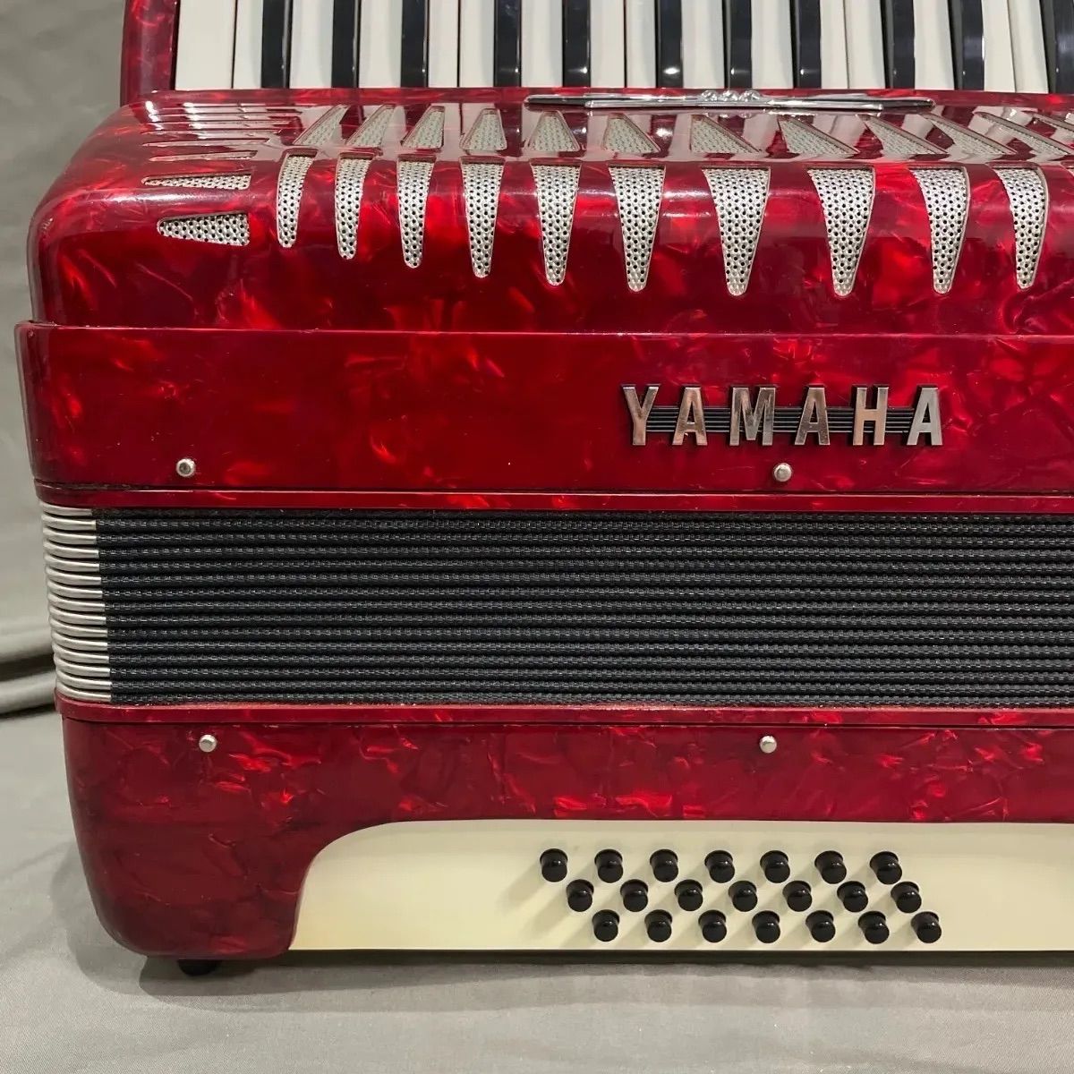 YAMAHA ヤマハ アコーディオン 8905 ケース付 赤 YAMAHA 8905 ヤマハ