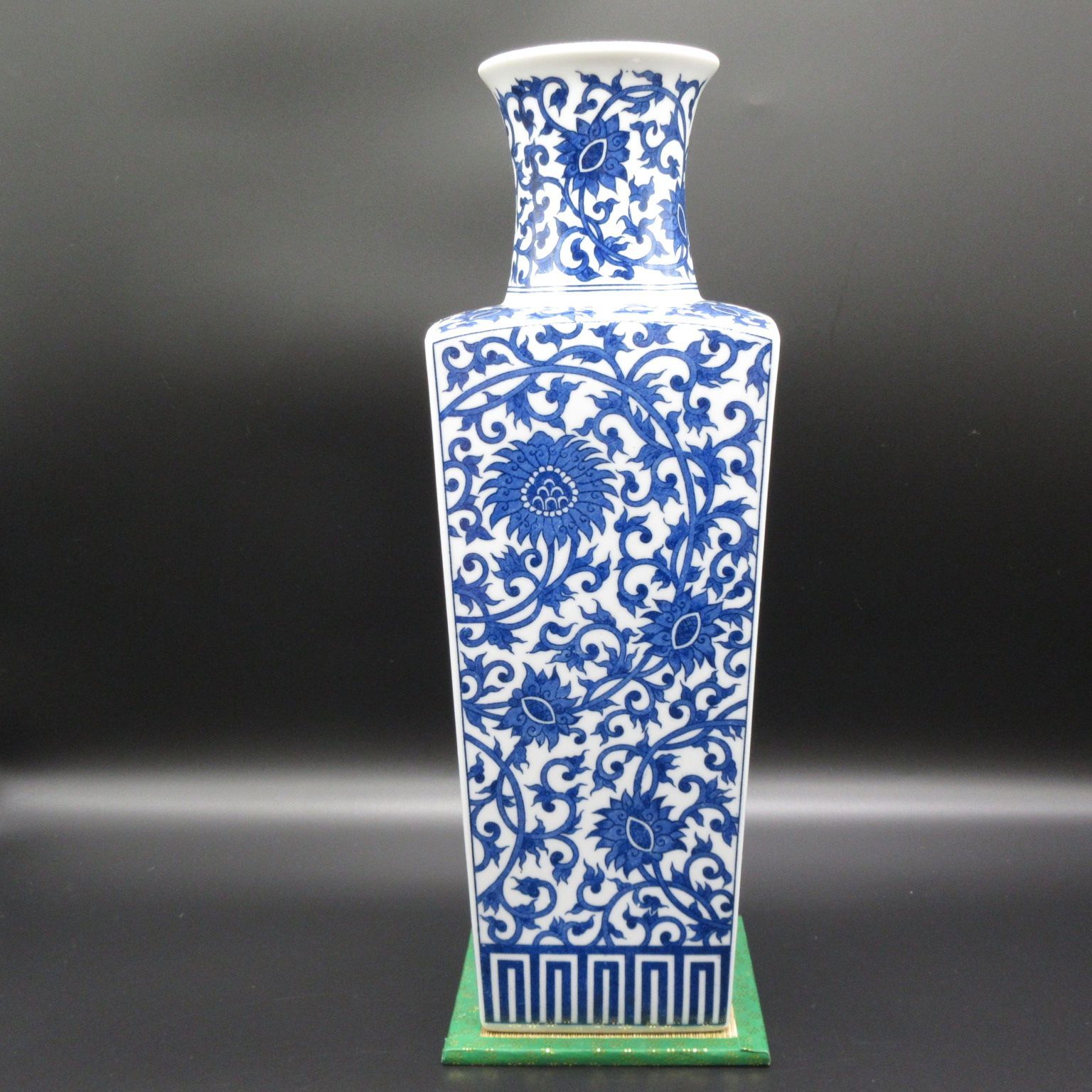 壷□李朝 染付 花蝶唐草紋 青華 古玩 唐物 花瓶 花器 中国 時代物 骨董