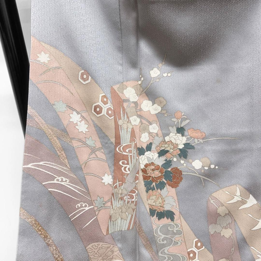 付け下げ 金通し 金駒刺繍 熨斗 牡丹 菖蒲 菊 グレー系 着物 062w d