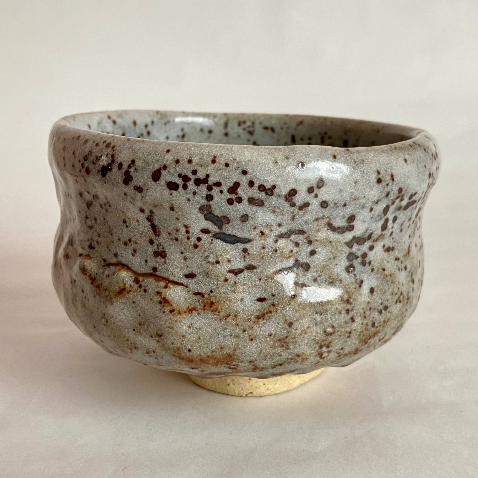 抹茶茶碗 鼠志野 美濃焼 捻上手 信男作 共箱入 茶盌 茶道具 陶芸 古