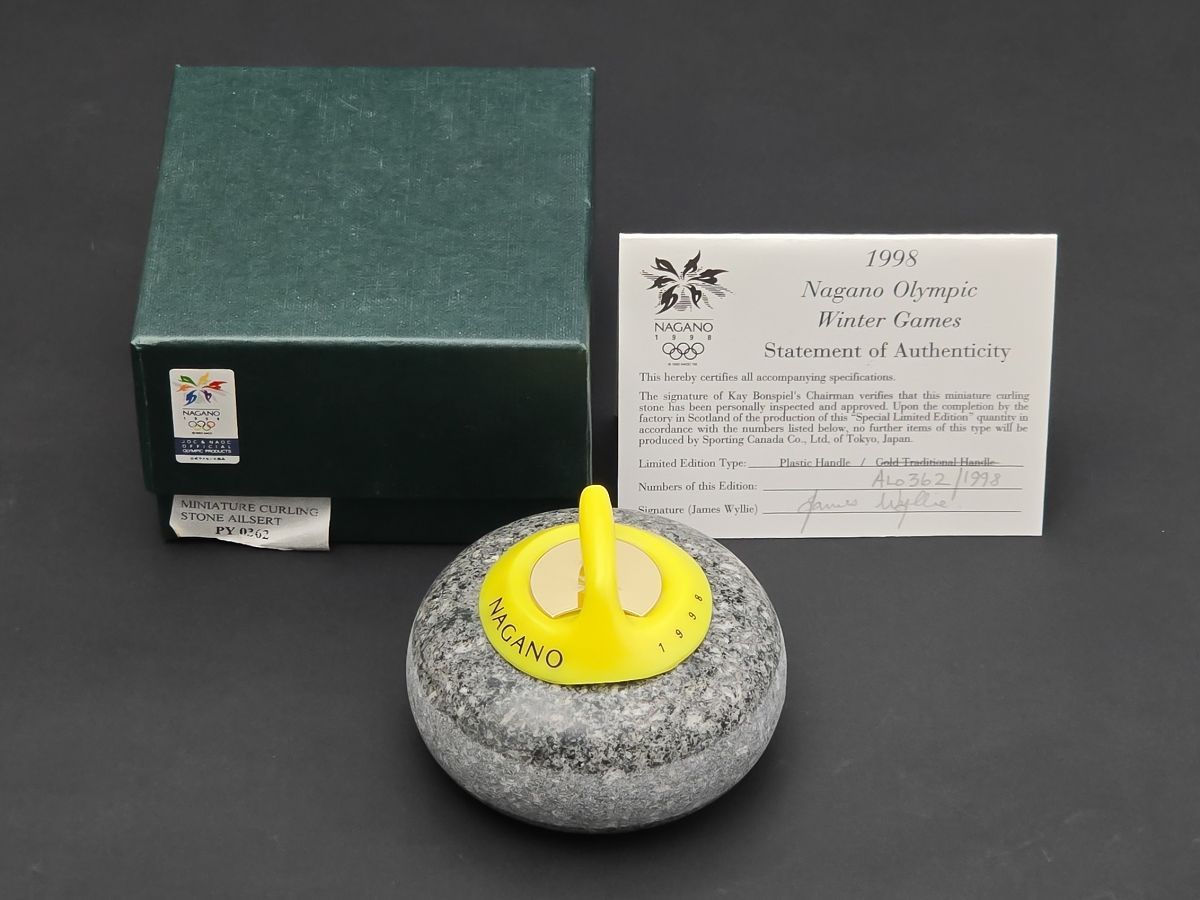 1998 長野オリンピック 記念商品 ミニチュア カーリングストーン 黄