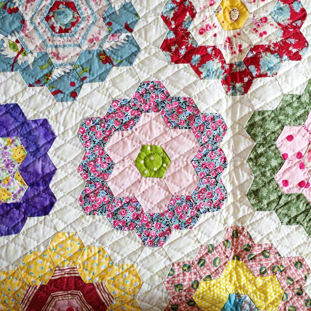 ☆ハンドメイドパッチワークキルト☆ヘキサゴン☆六角形☆ベットカバー