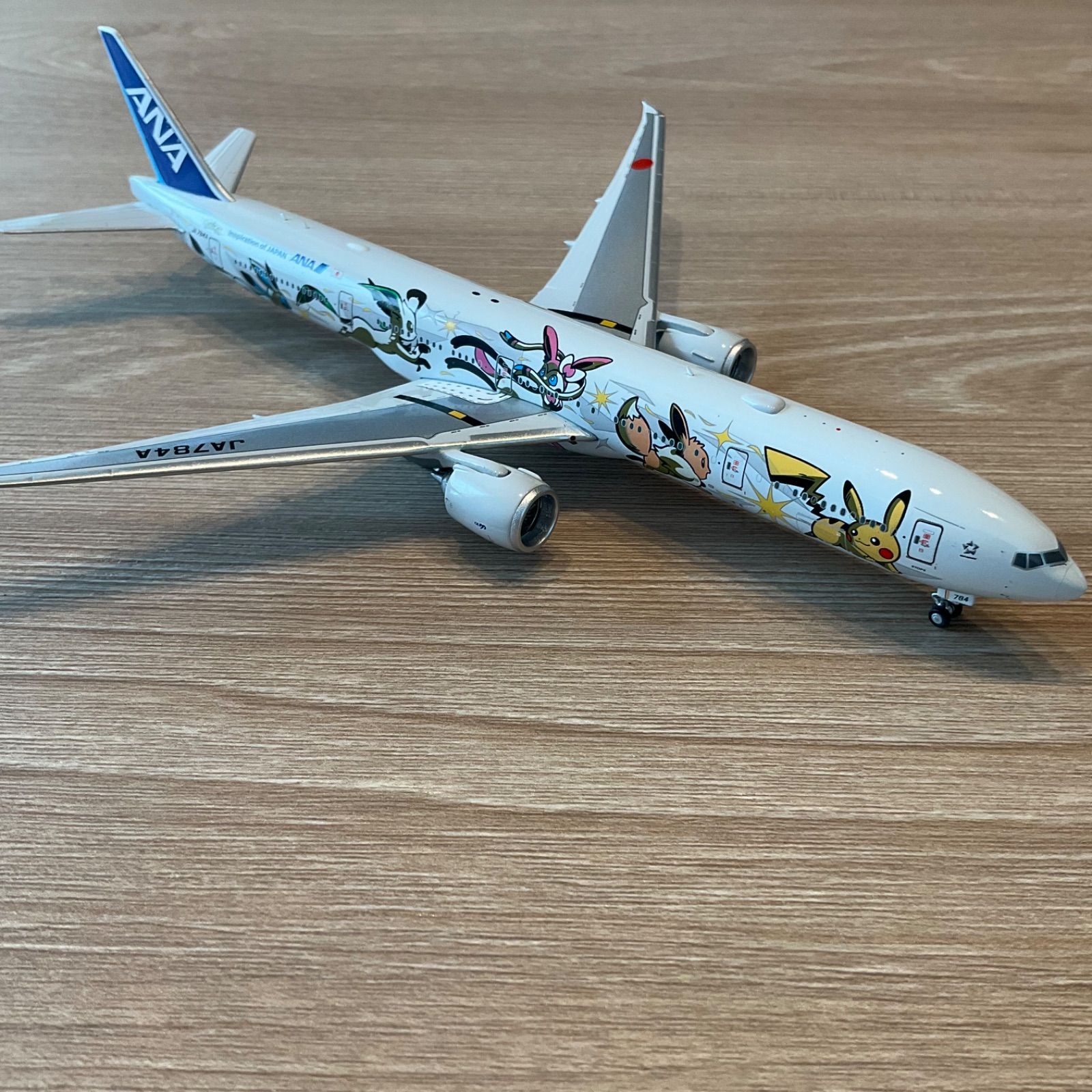 ANA B777-300ER 1/400 JA784A イーブイジェット - メルカリ
