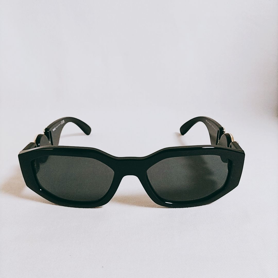 新品未使用】VERSACE ブラック メドゥーサ ビギー サングラス - メルカリ