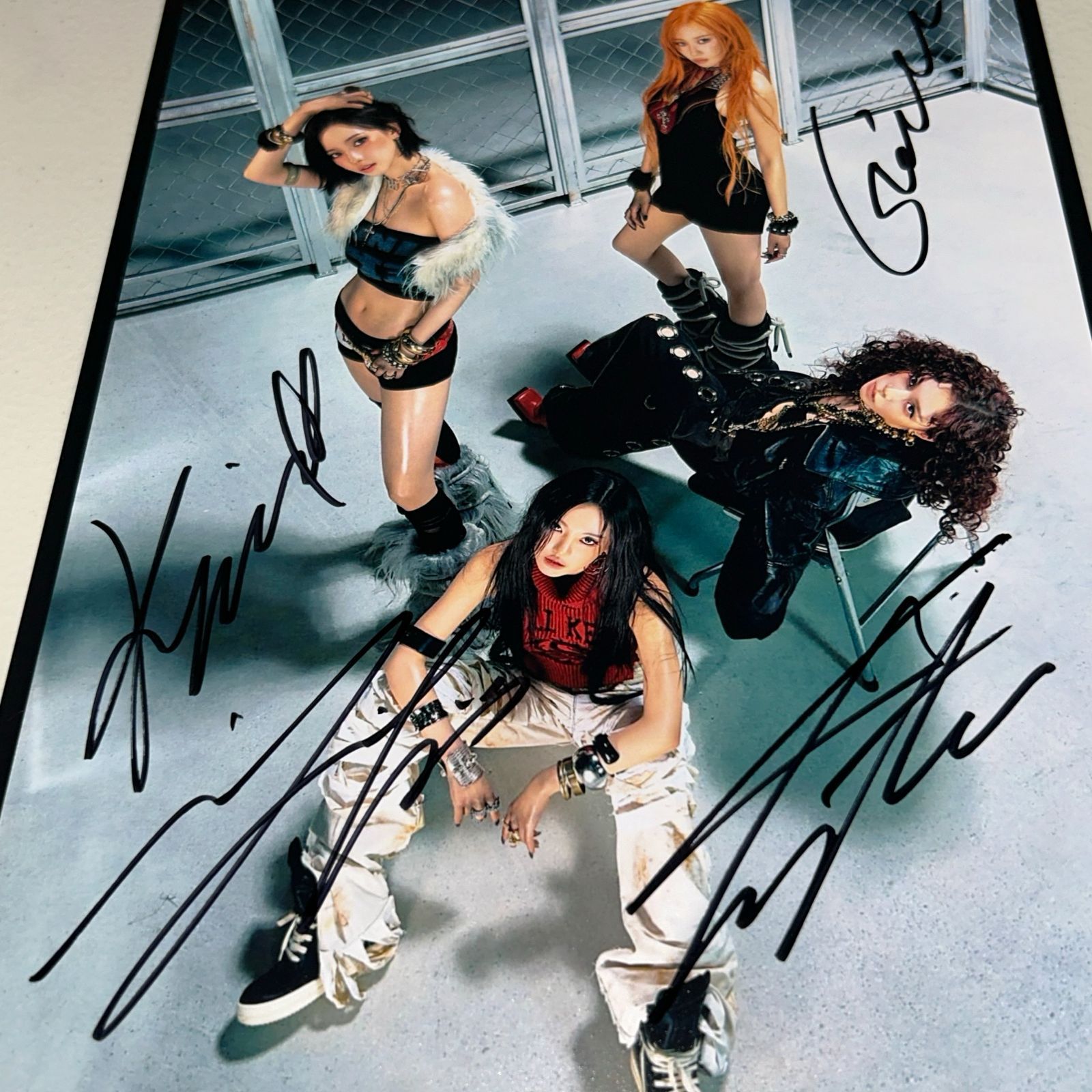 aespa 直筆サイン「Dirty Work」スチール写真(A4サイズ) - メルカリ