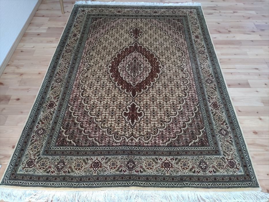 ペルシャ絨毯 タブリーズ ウールとシルク ラグ マヒ柄 ペルシャ絨毯