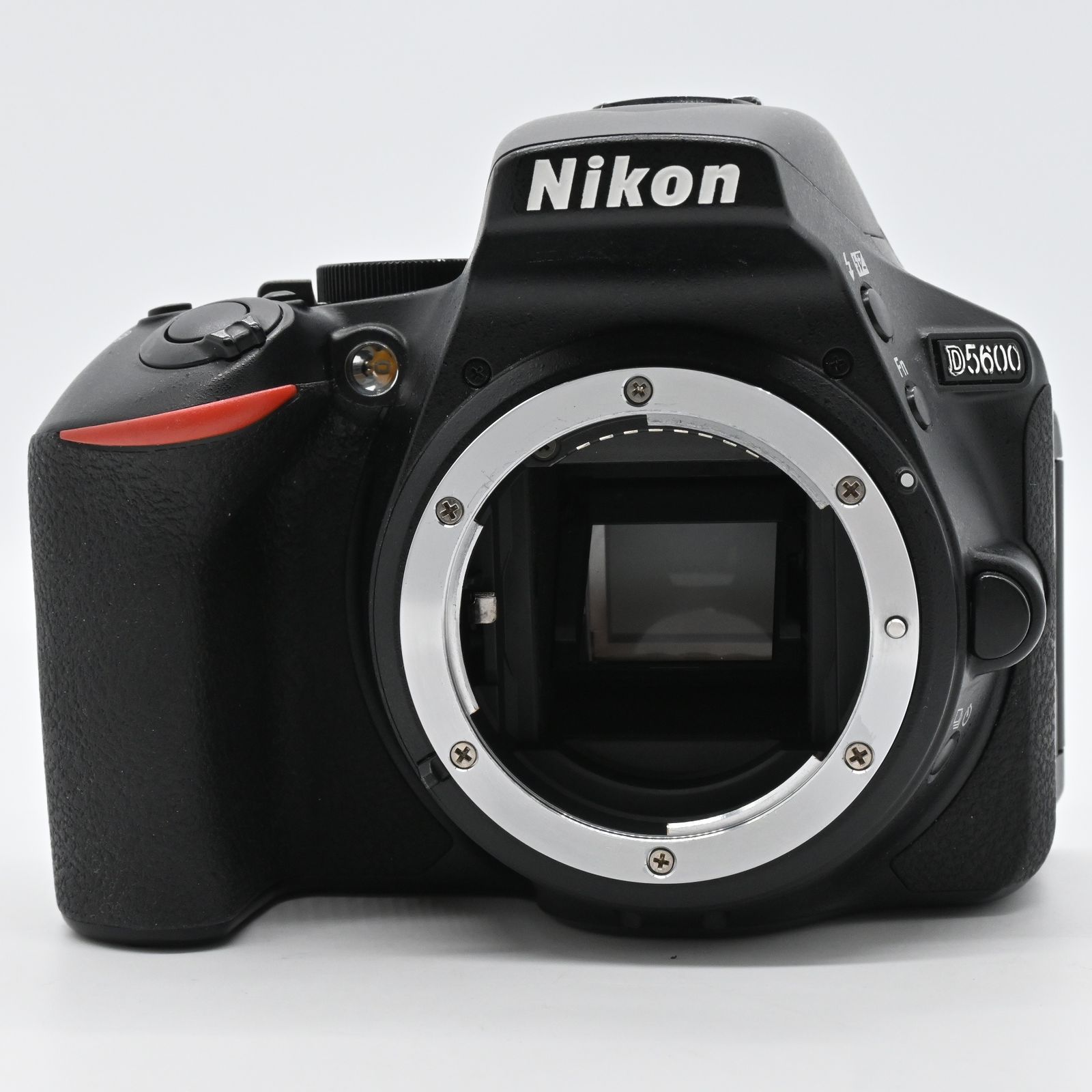 Nikon D5600 18-140 VR レンズキット ショット数 15968回 - メルカリ