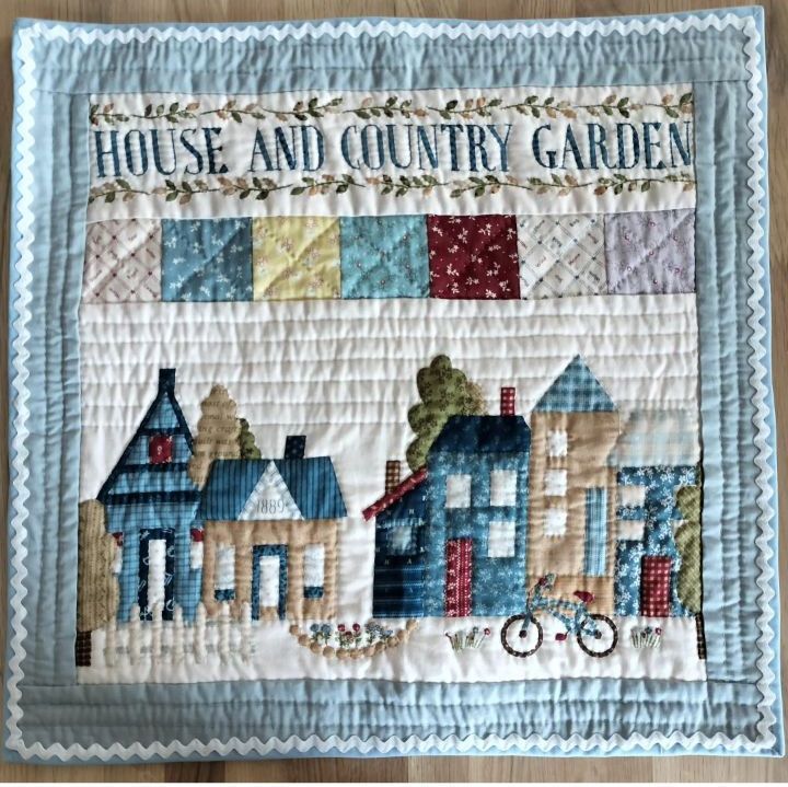 ☆パッチワーク・キルトタペストリー「ハウス&カントリーガーデンミニ