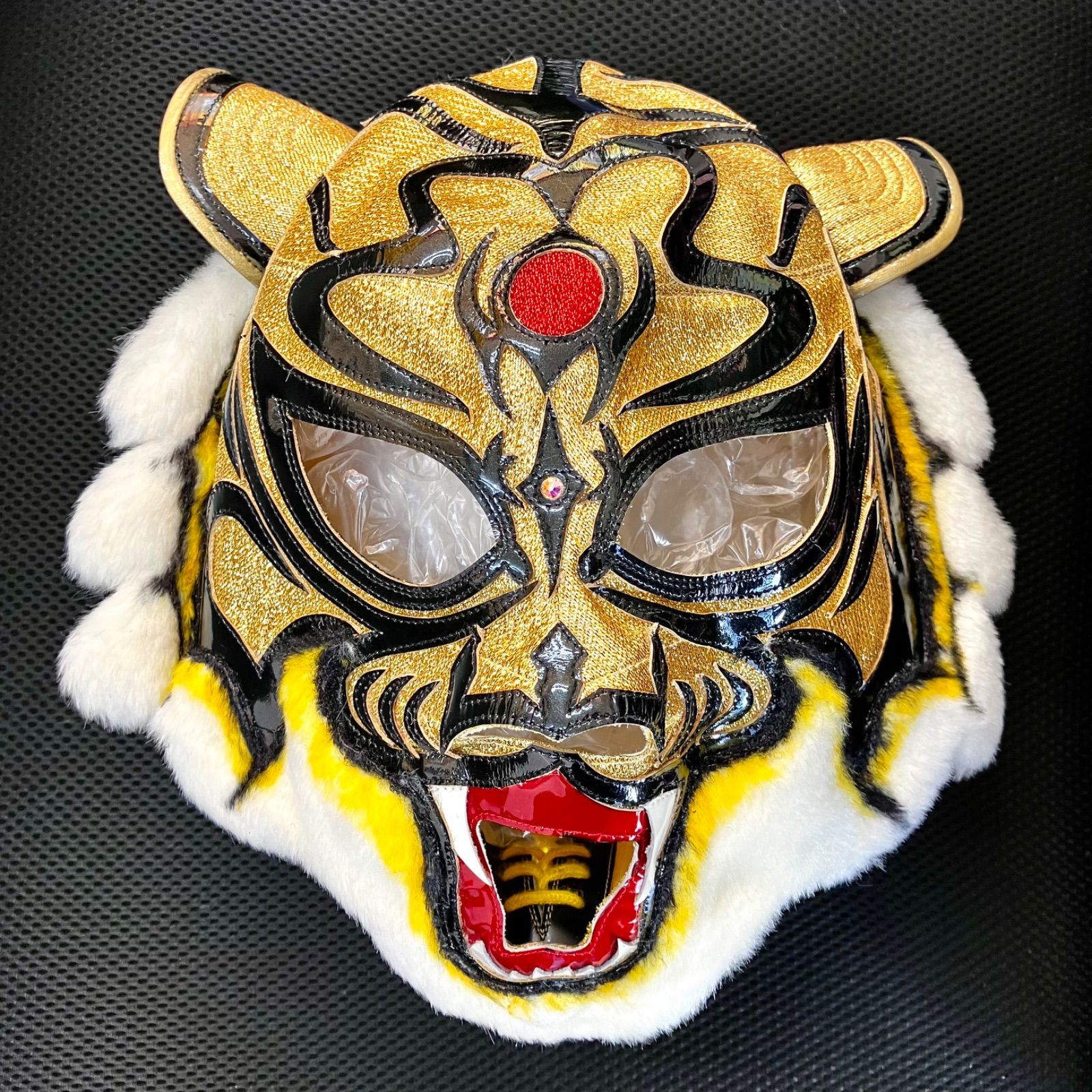 本日限定価格 直筆サイン入り)初代タイガーマスクのプロレスマスク