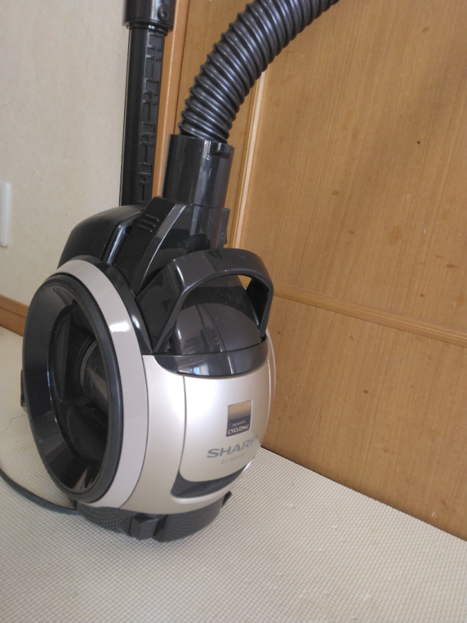 シャープ 遠心分離サイクロン掃除機 EC-MS330-Nを検証レビュー