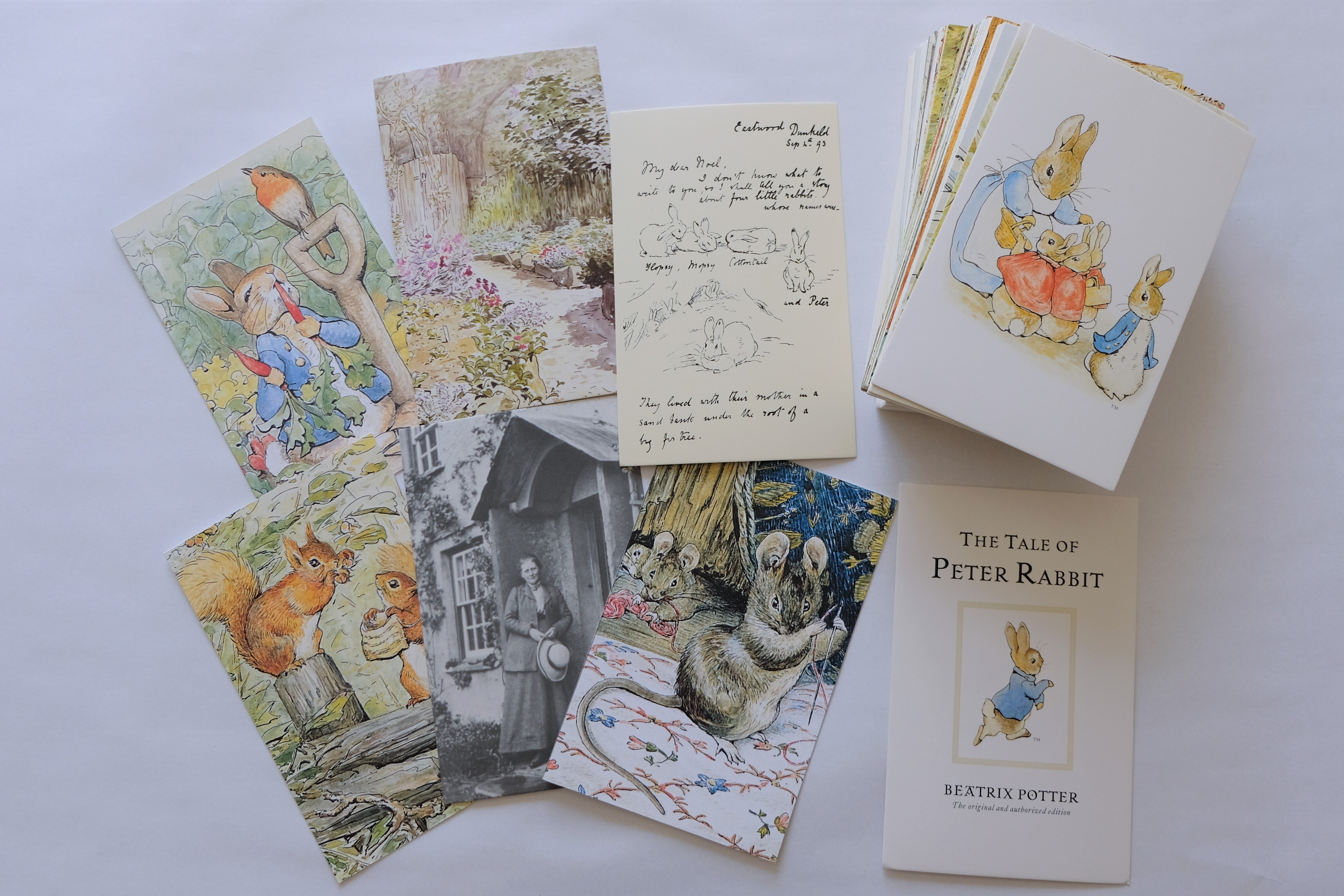 ピーターラビット™の100種のポストカードが可愛い箱入りで登場