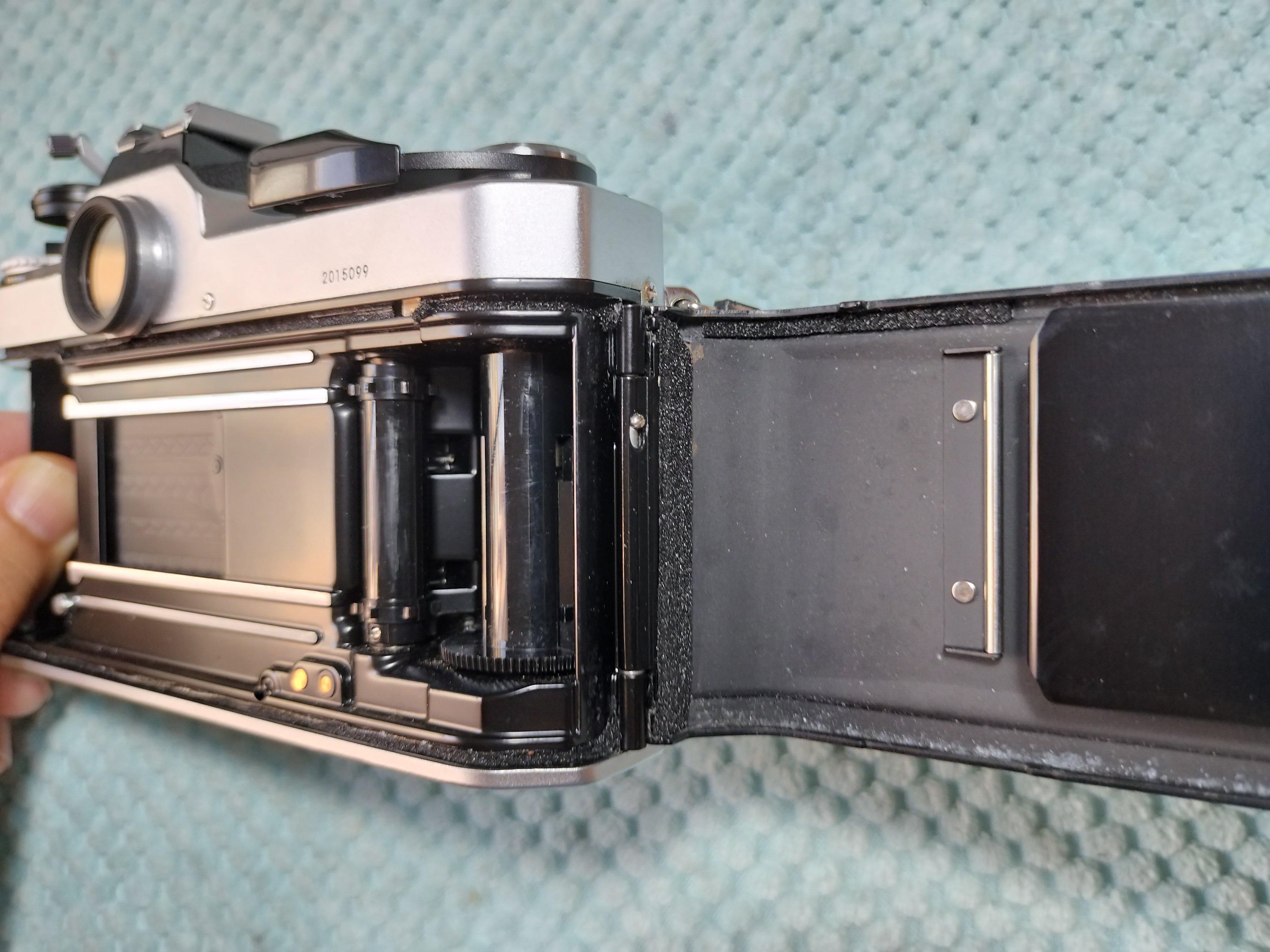 Nikon FE2の分解｜フィルムカメラ修理のアクアカメラ