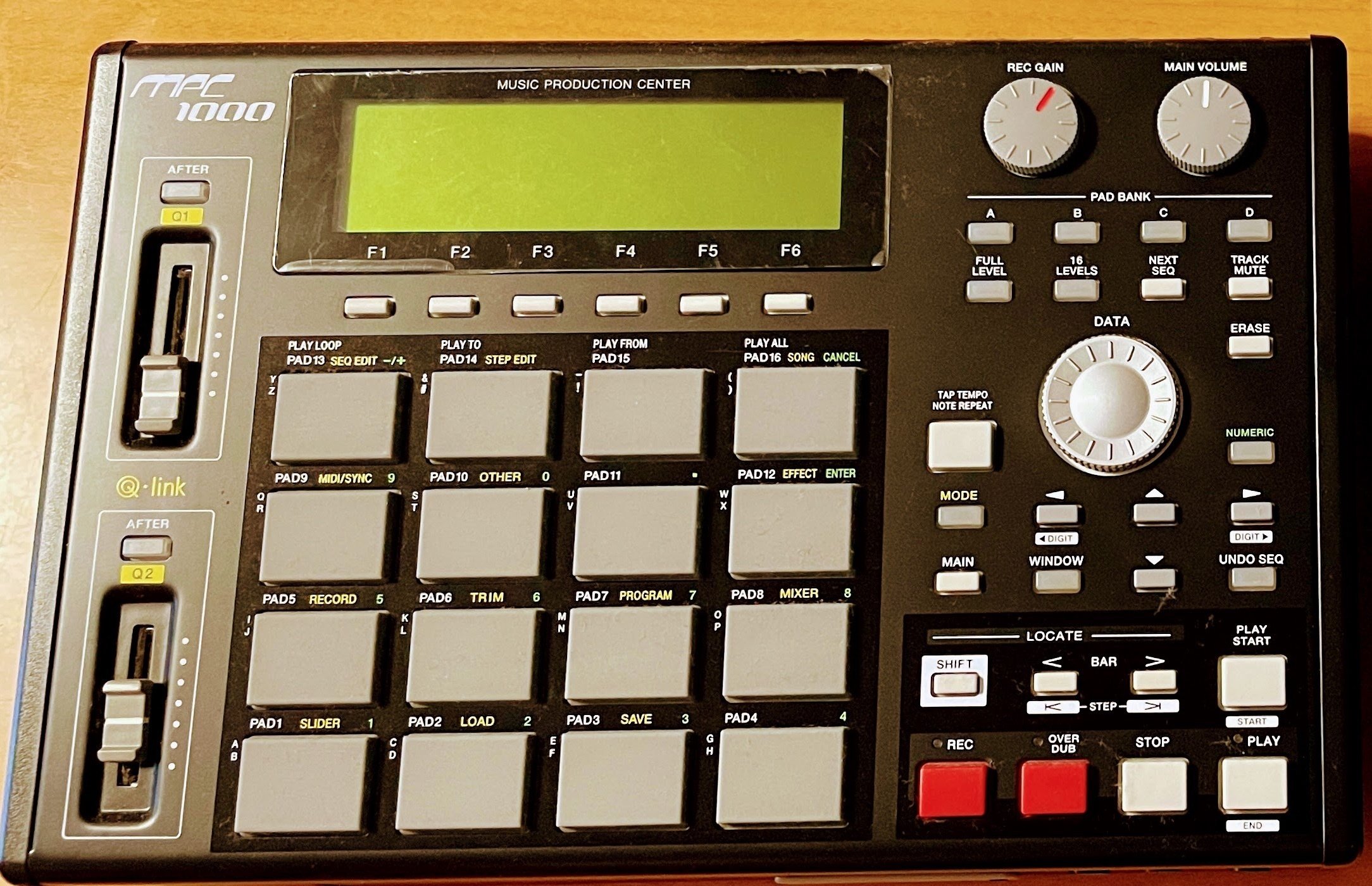 サンプラーが大好きです〜AKAI MPCシリーズの2台を紹介｜makoto
