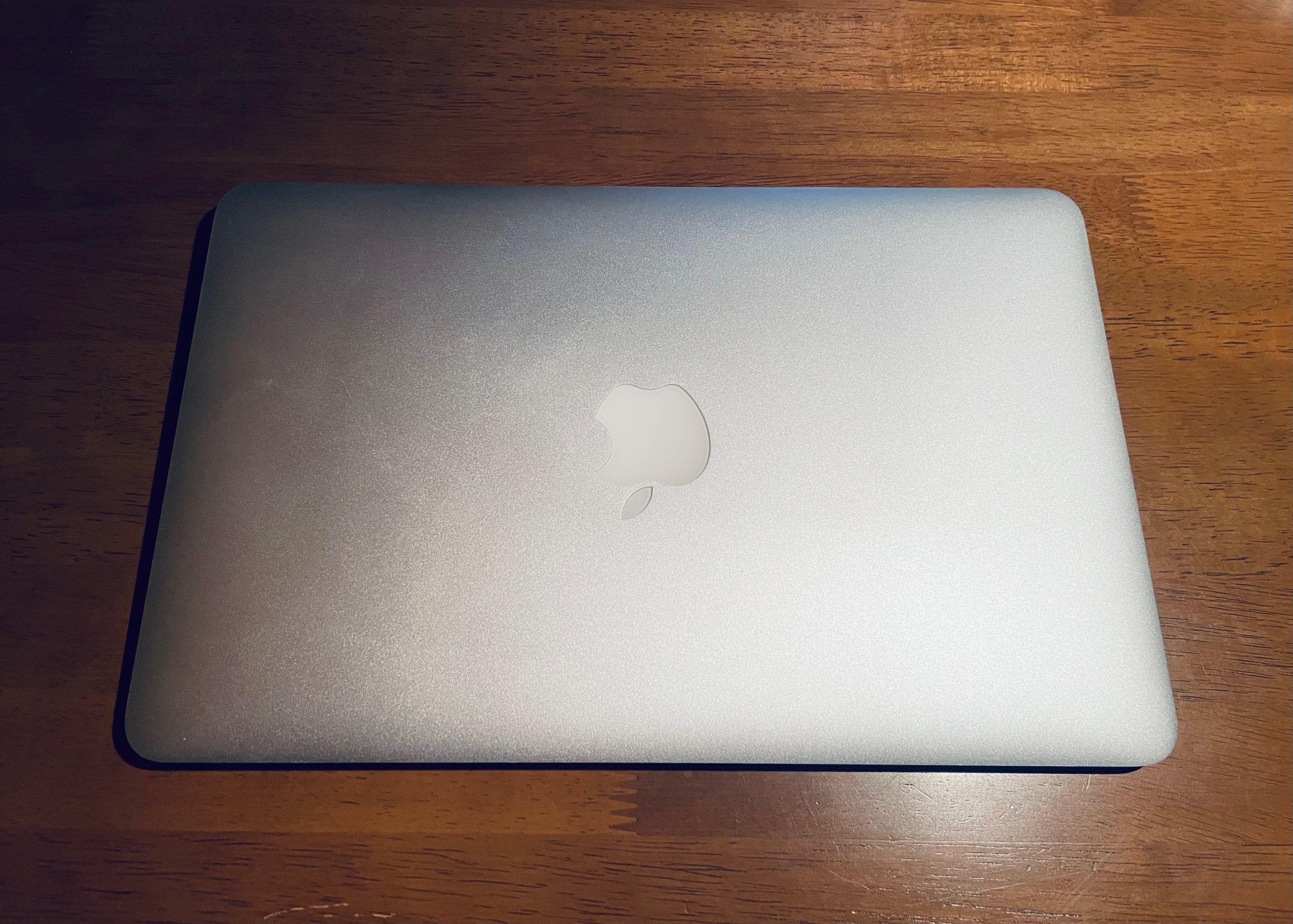 整備済MacBook Air Early 11インチ】M1MAX14愛用者が、中古MacBookを
