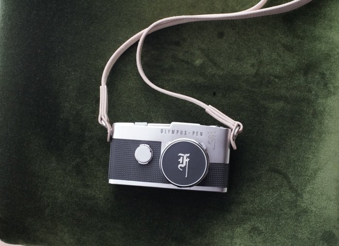 完動品OLYMPUS PEN-F 花文字 + 標準レンズ ハーフカメラ ハーフ