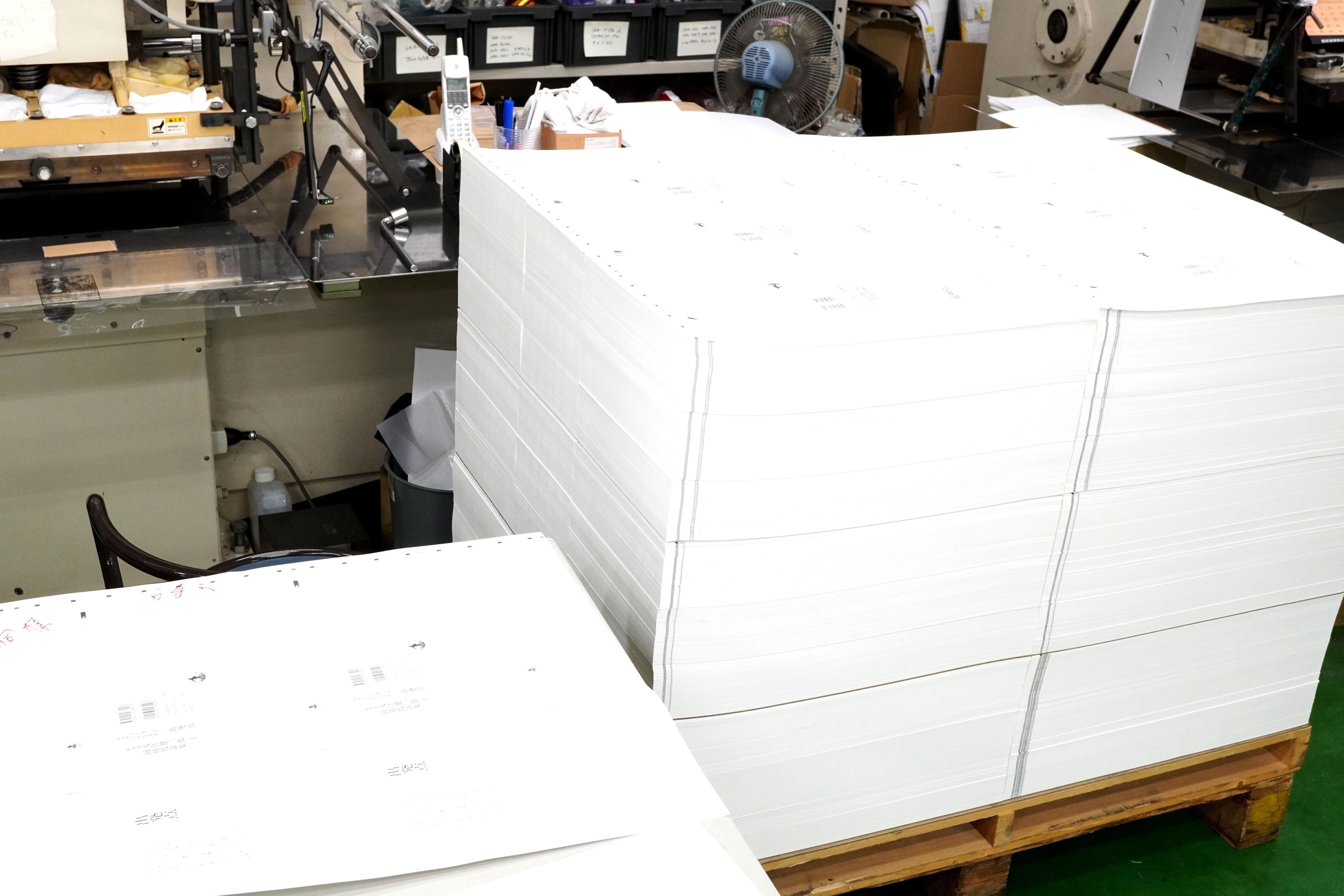 岩波書店 『 新装版 大江健三郎同時代論集 』 カバー加工 」｜コスモテック