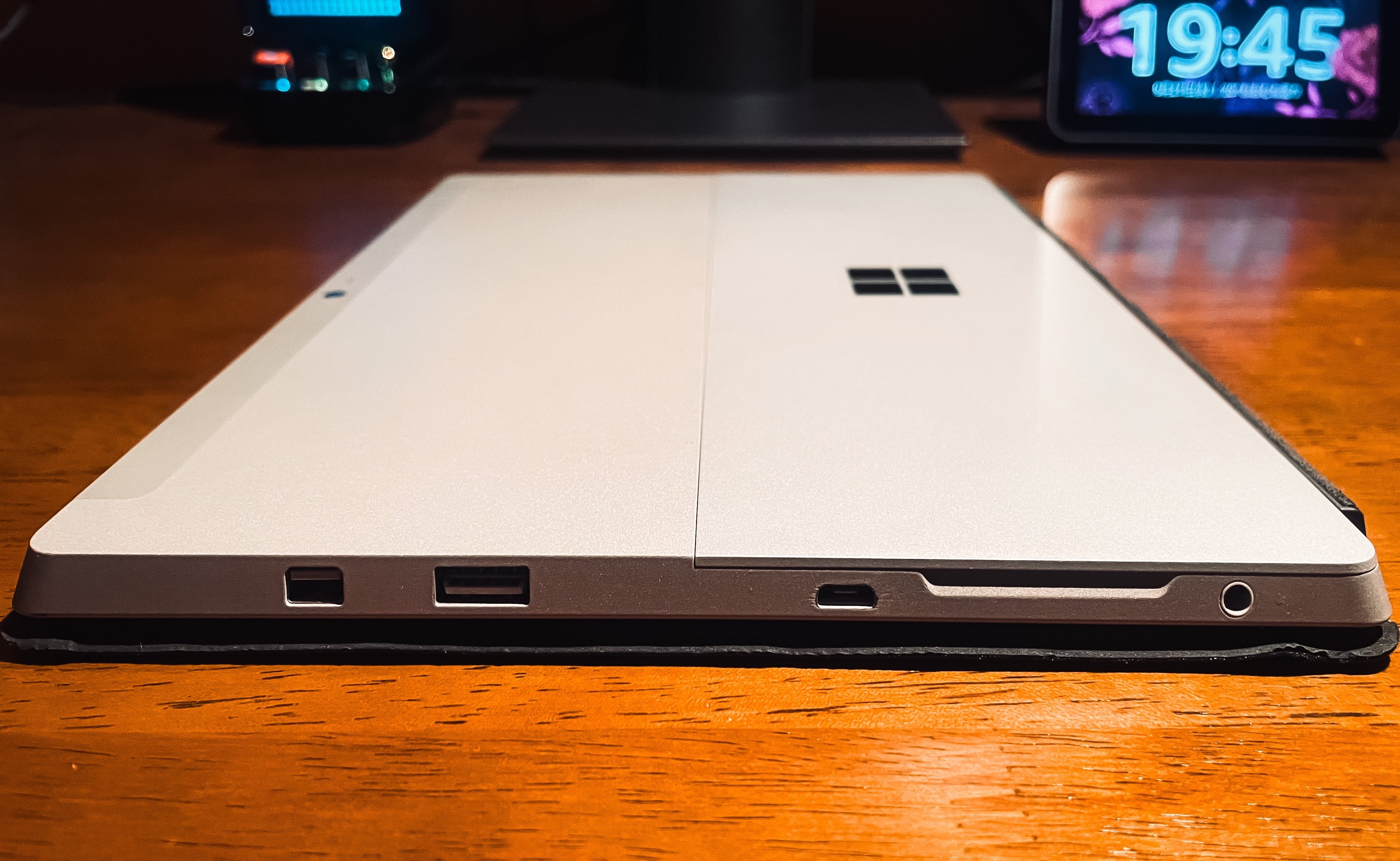 surface 3】 中古価格22,000円で純正キーボード付きは”PCが苦手”な私に