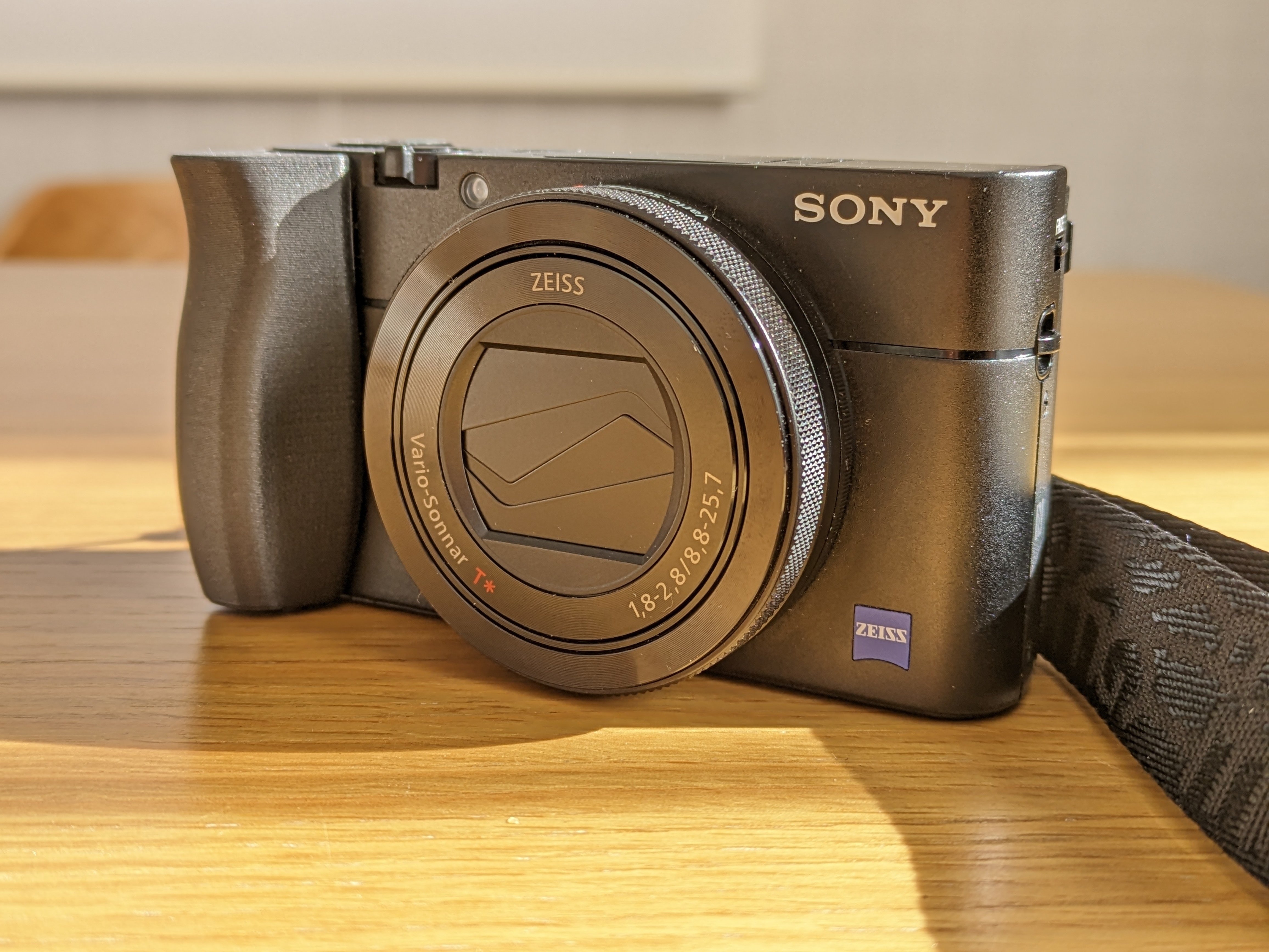 海外版】SONY RX100M5 コンパクトデジタルカメラ ZEISSレンズ 海外版
