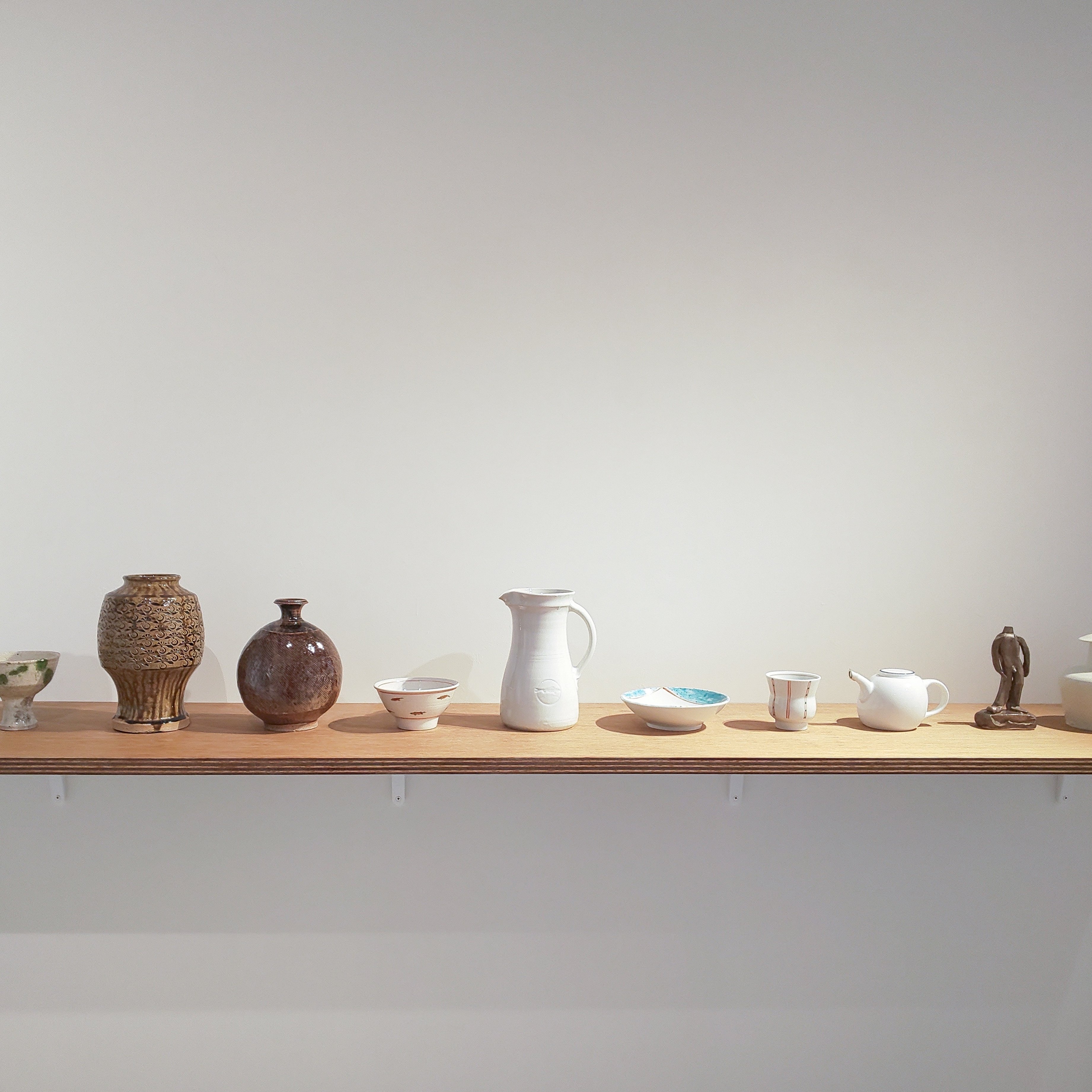 黒田泰蔵 白磁ピッチャー 木箱付き 白の中のカラフル 黒田泰蔵