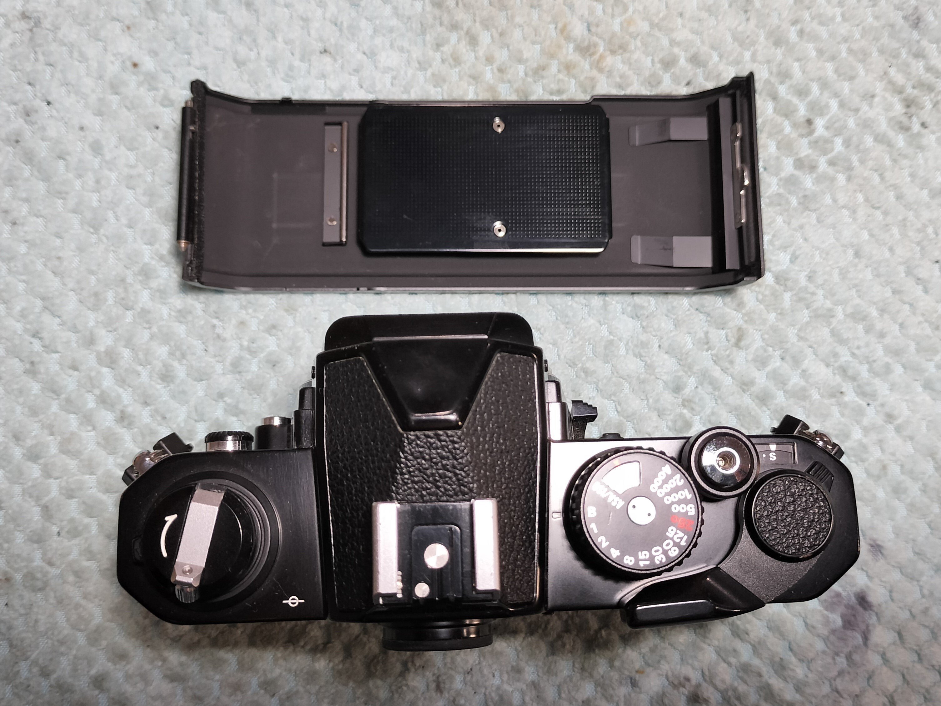 Nikon FM2の分解｜フィルムカメラ修理のアクアカメラ