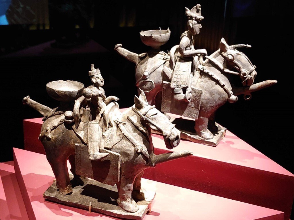 韓国】新羅騎馬人物形土器｜毛人(EMISHI)