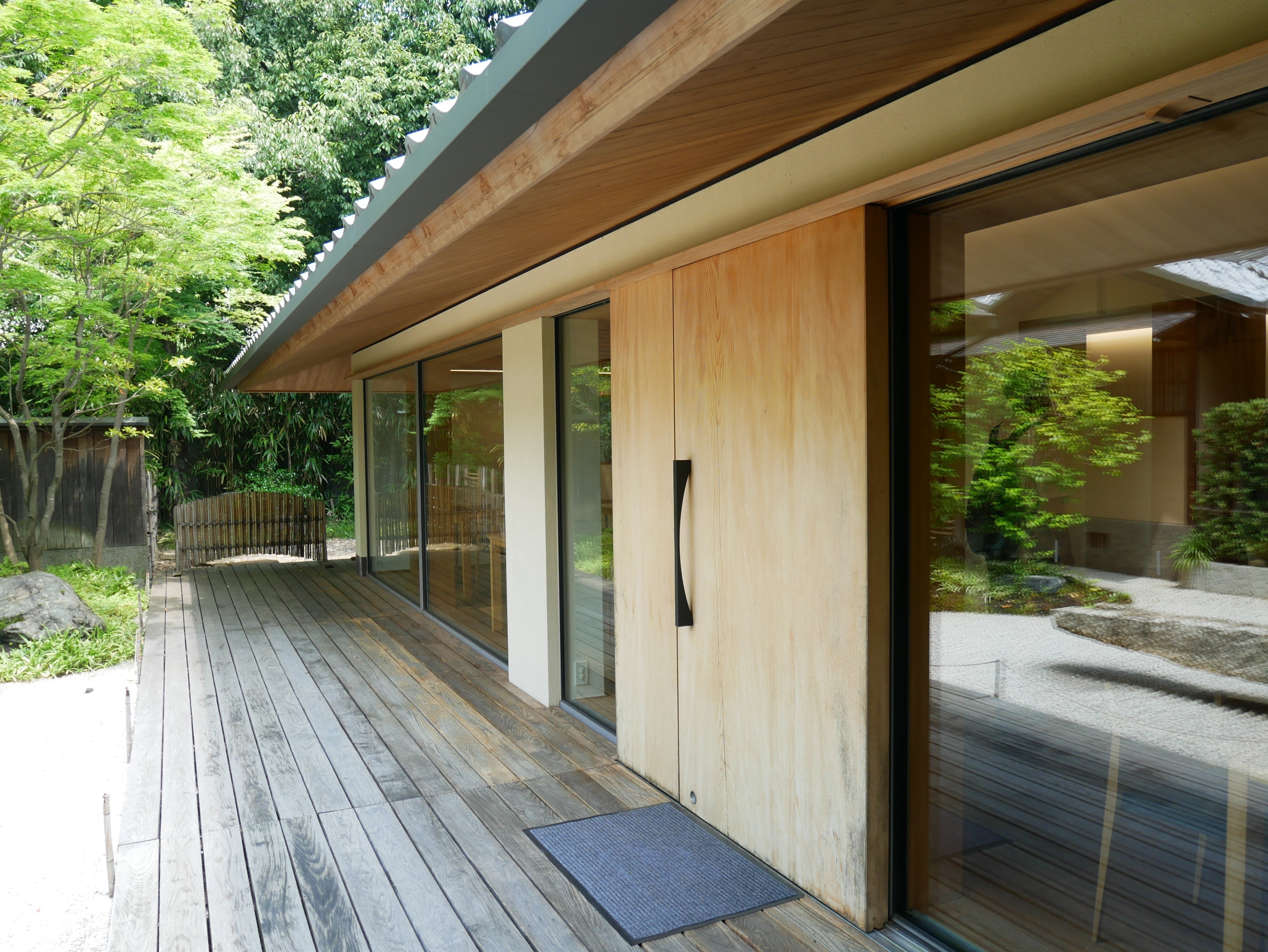 430 新神戸駅から徒歩3 分 竹中大工道具館で都会の静寂を楽しむ