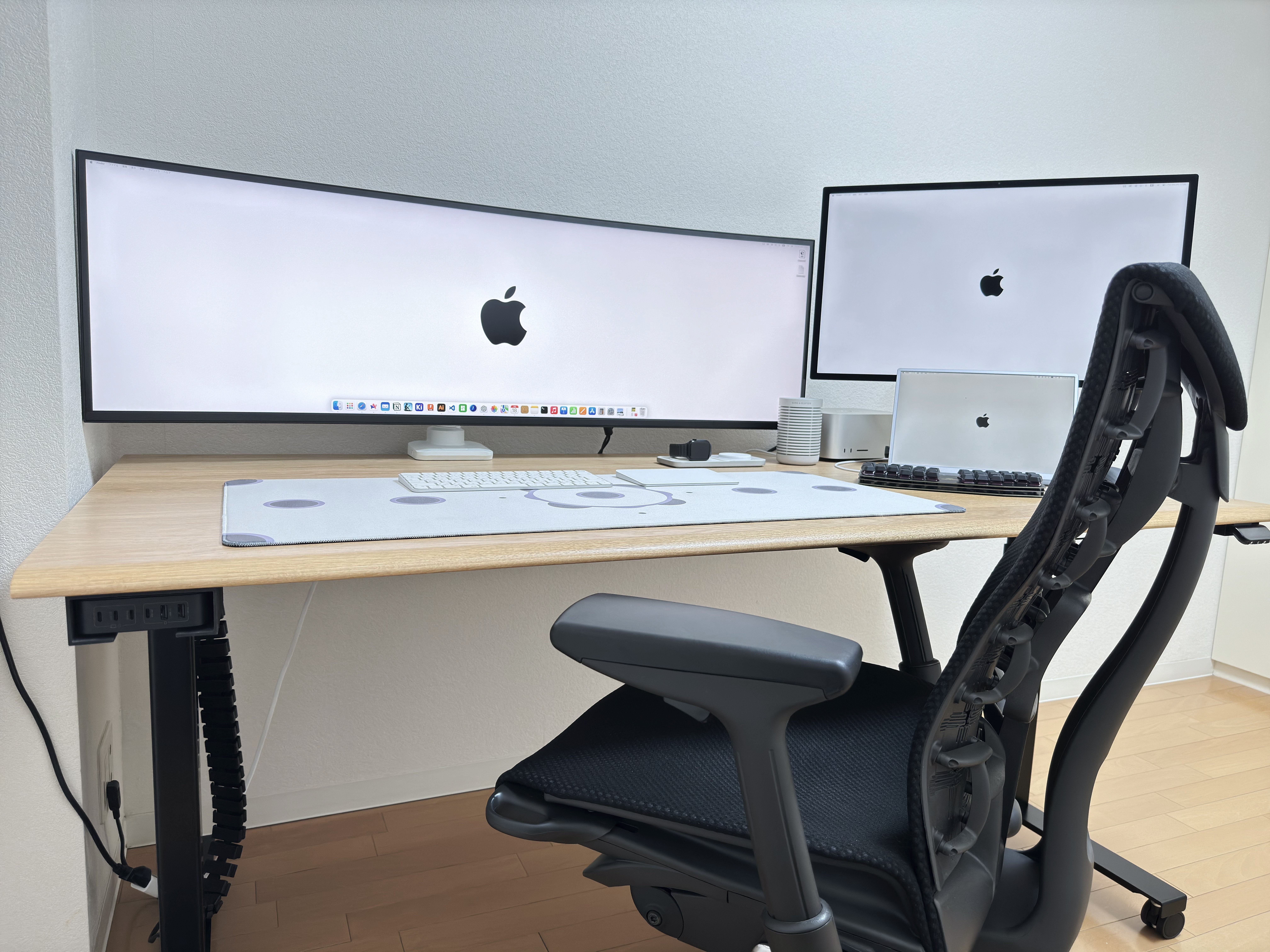 自作キーボード設計者のデスク周りを紹介｜蓮乃 紫