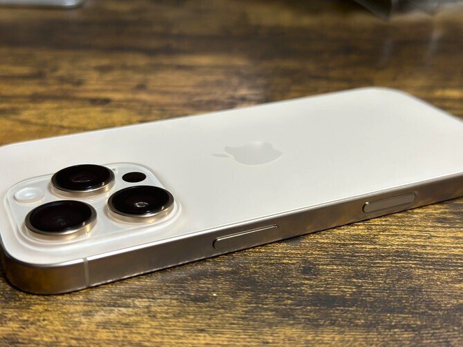 iPhone 16 Pro デザートチタニウム 128GB」がやってきた！開封の儀から