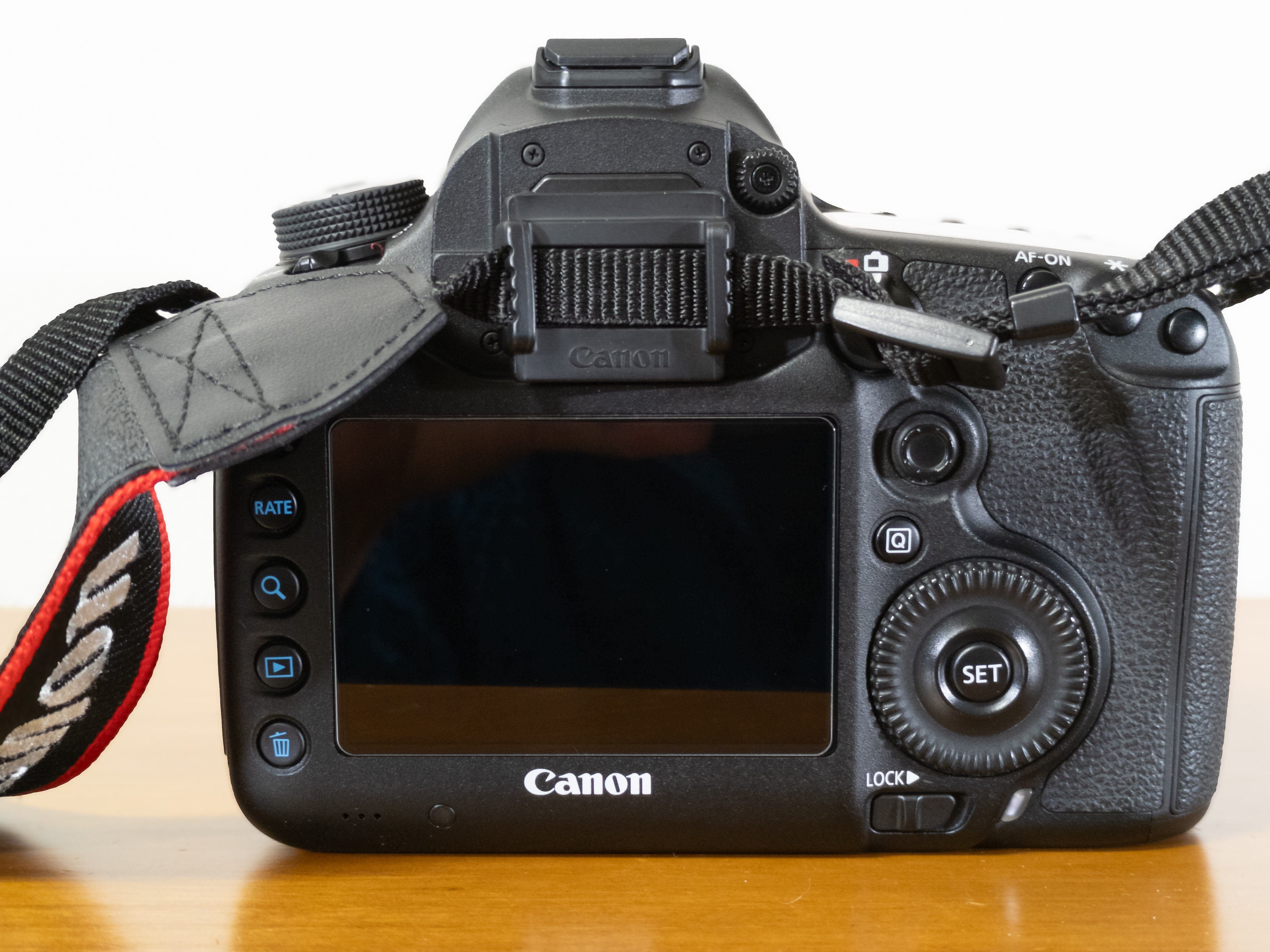 ガジェットレビュー】まだまだ現役!?デジタル一眼レフカメラ│Canon