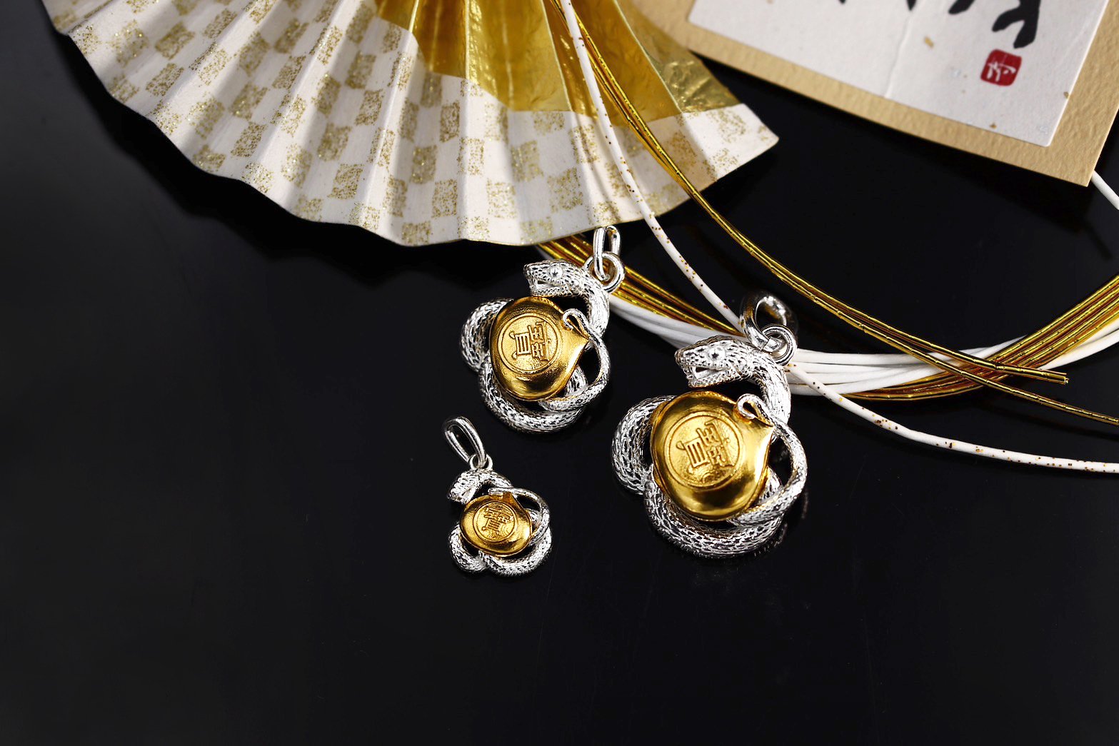 令和七年巳年の縁起物「純金の白蛇小判」誕生。｜株式会社RAINの商品