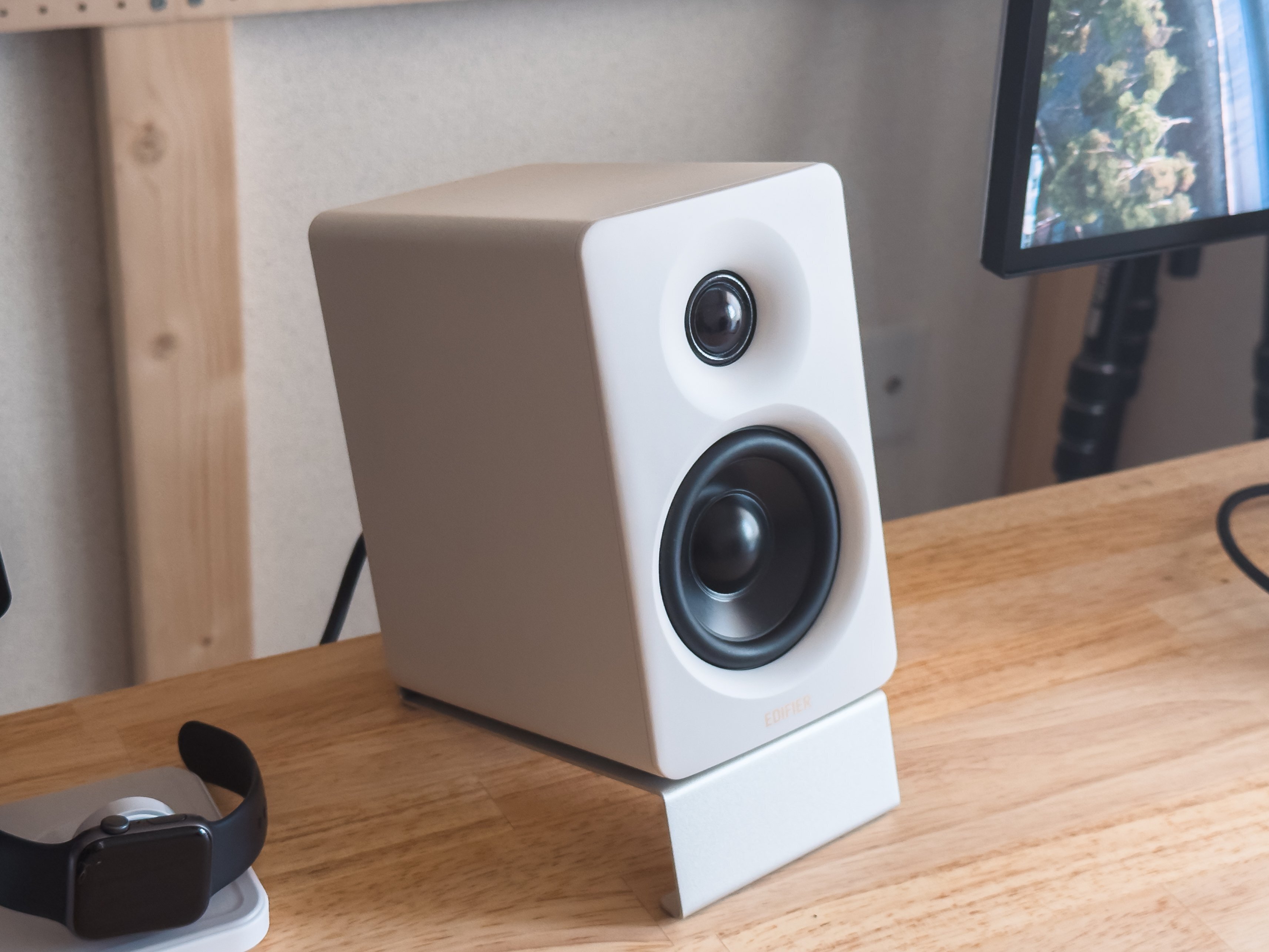 Edifier M60 レビュー｜小型で迫力あるサウンドを楽しめるデスクトップ