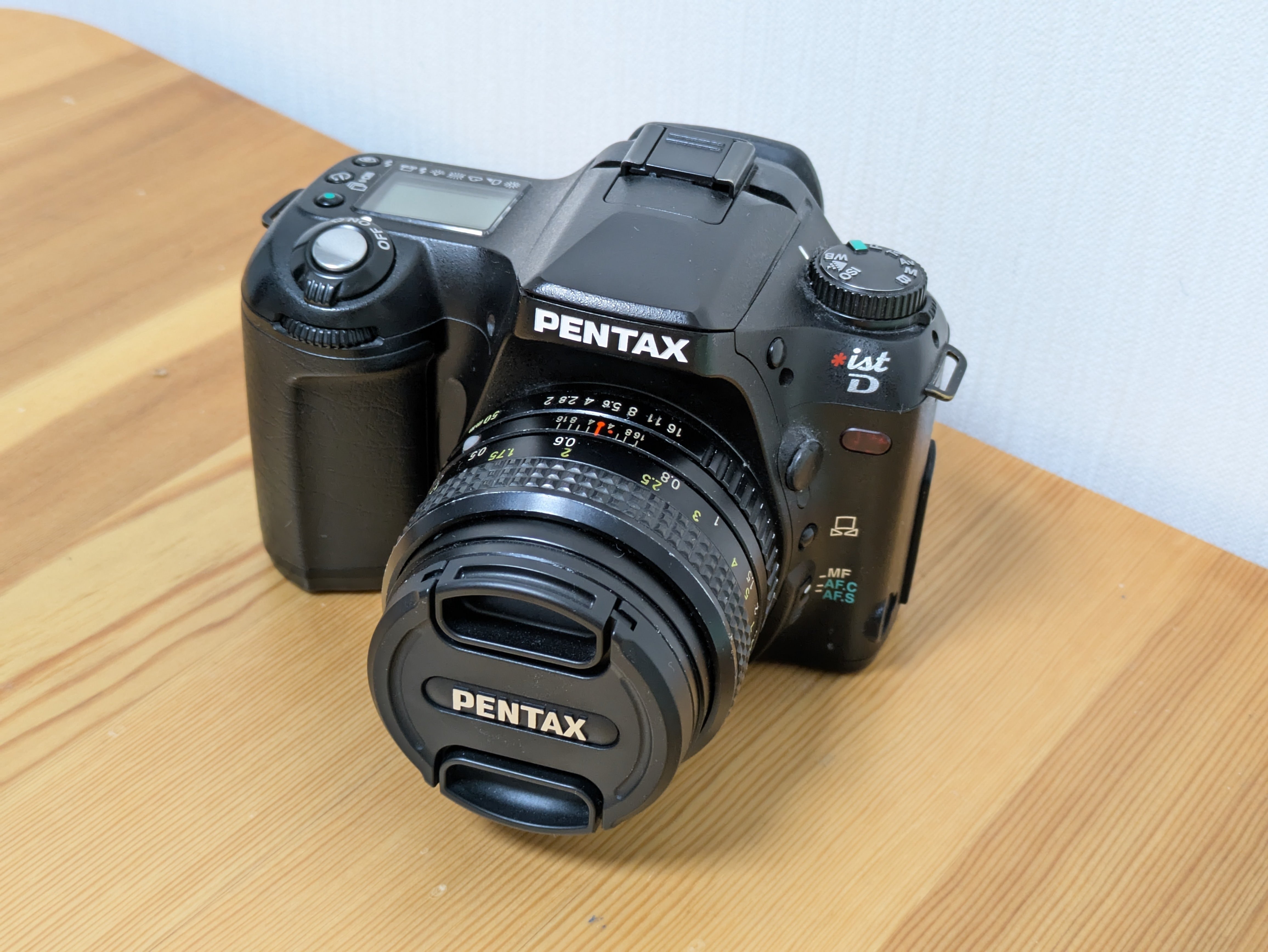 PENTAXデジタル一眼レフの始祖、istD｜たぬきふとん