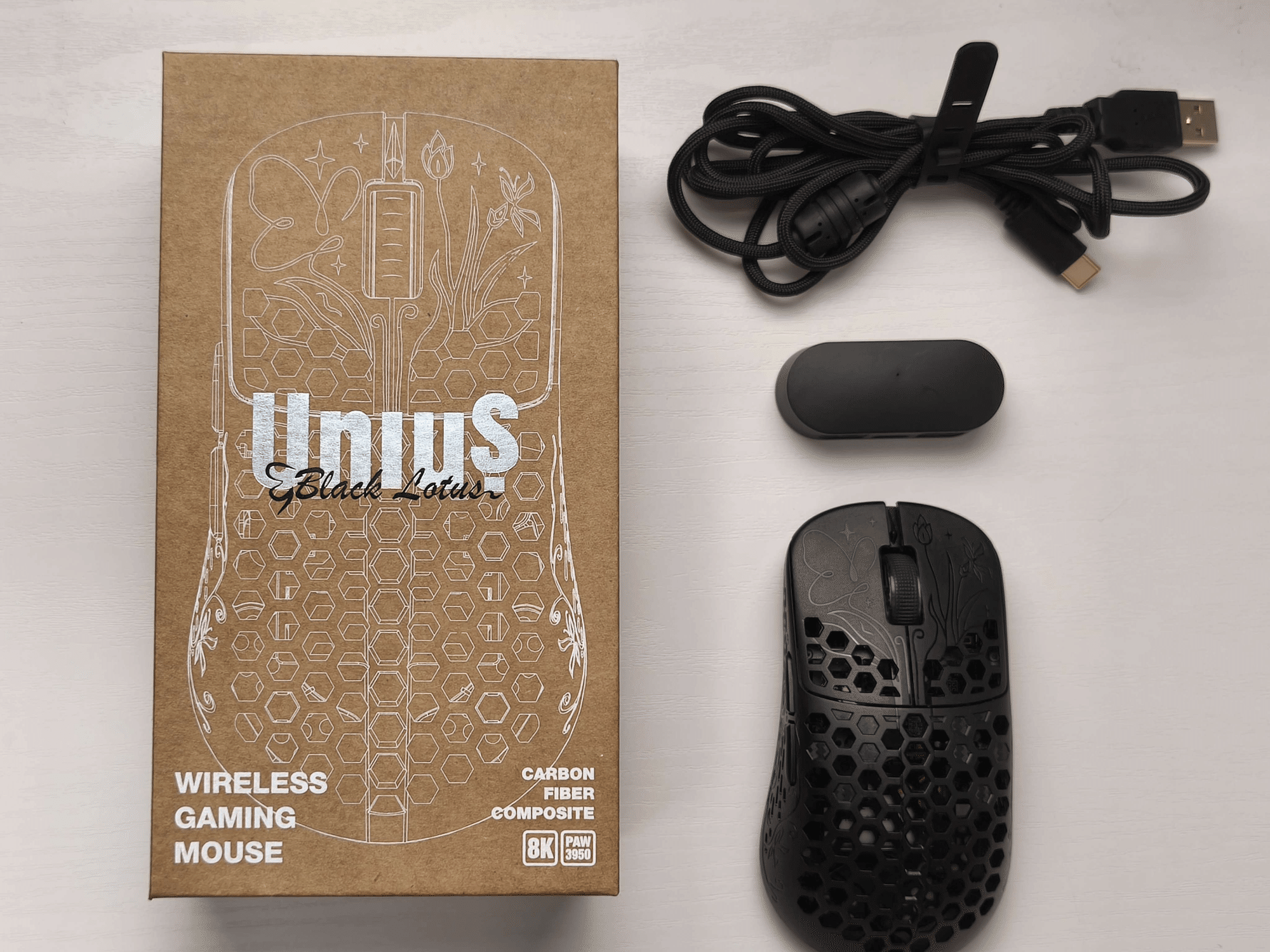 レビュー】UNIUS BLACK LOTUS CARBON 8K｜蝶模様が施された最高級