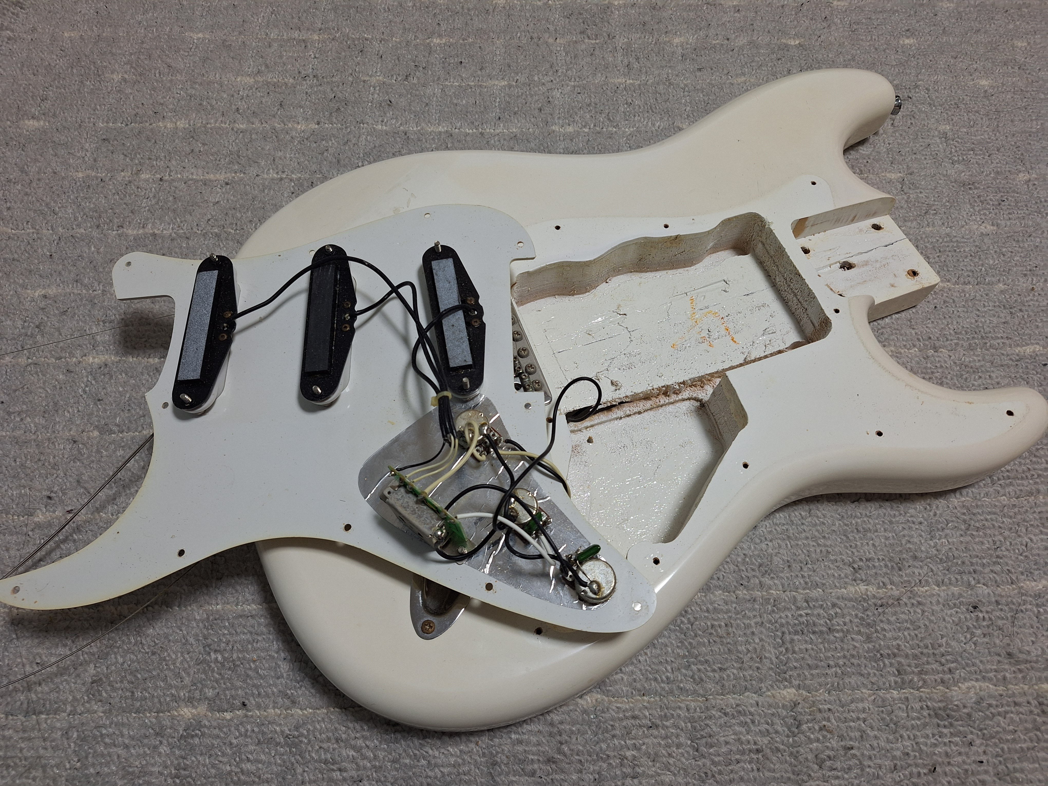 ジャンクログ Fender stratocaster(？)｜ひっP