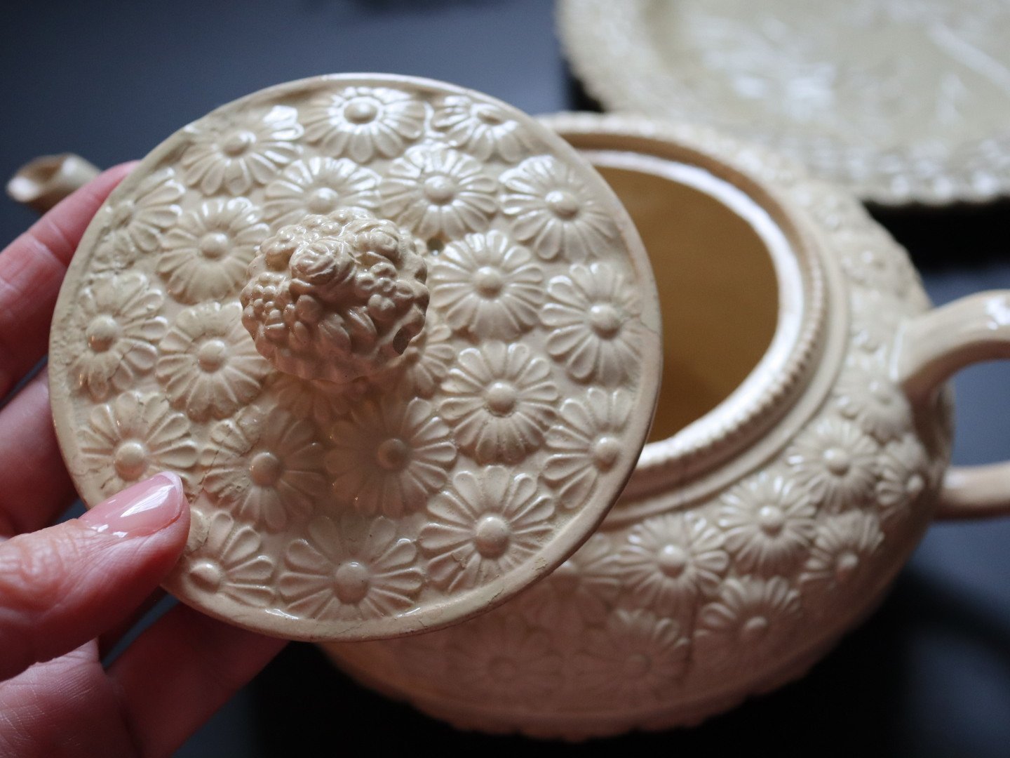 雨の日曜日と、ボルドーの窯で生まれた美しい食器たち｜Coco