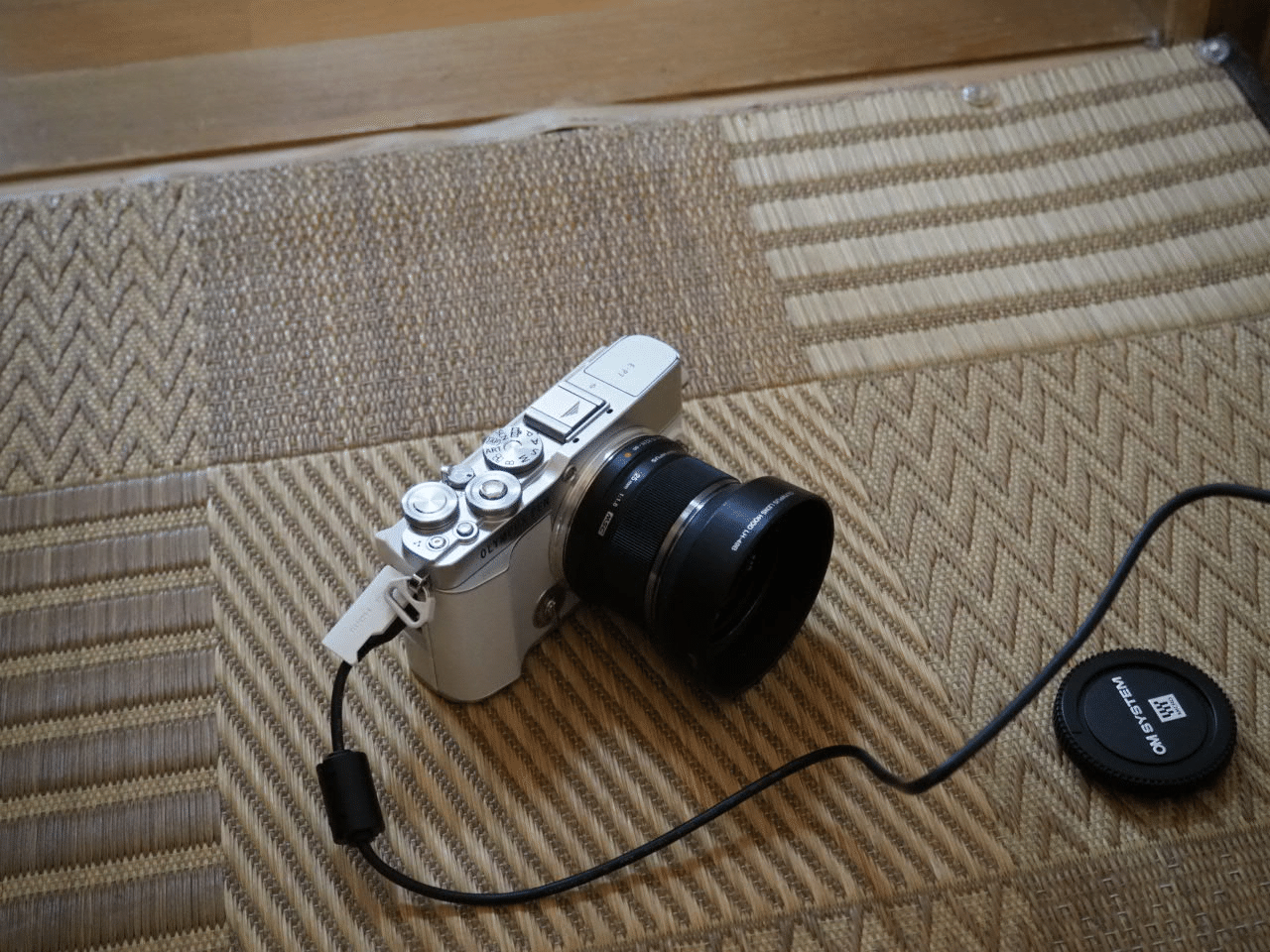 オリンパス OLYMPUS PEN E-P7 14-42mm EZレンズキット ホワイト 買った