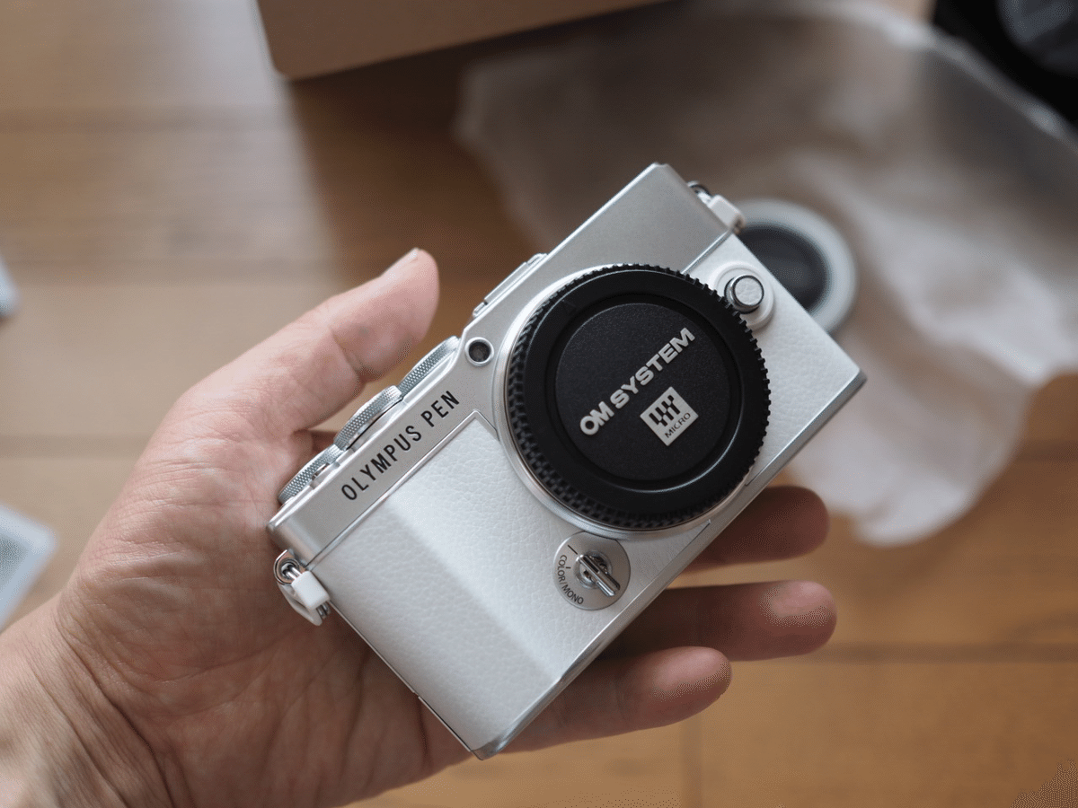 オリンパス OLYMPUS PEN E-P7 14-42mm EZレンズキット ホワイト 買った