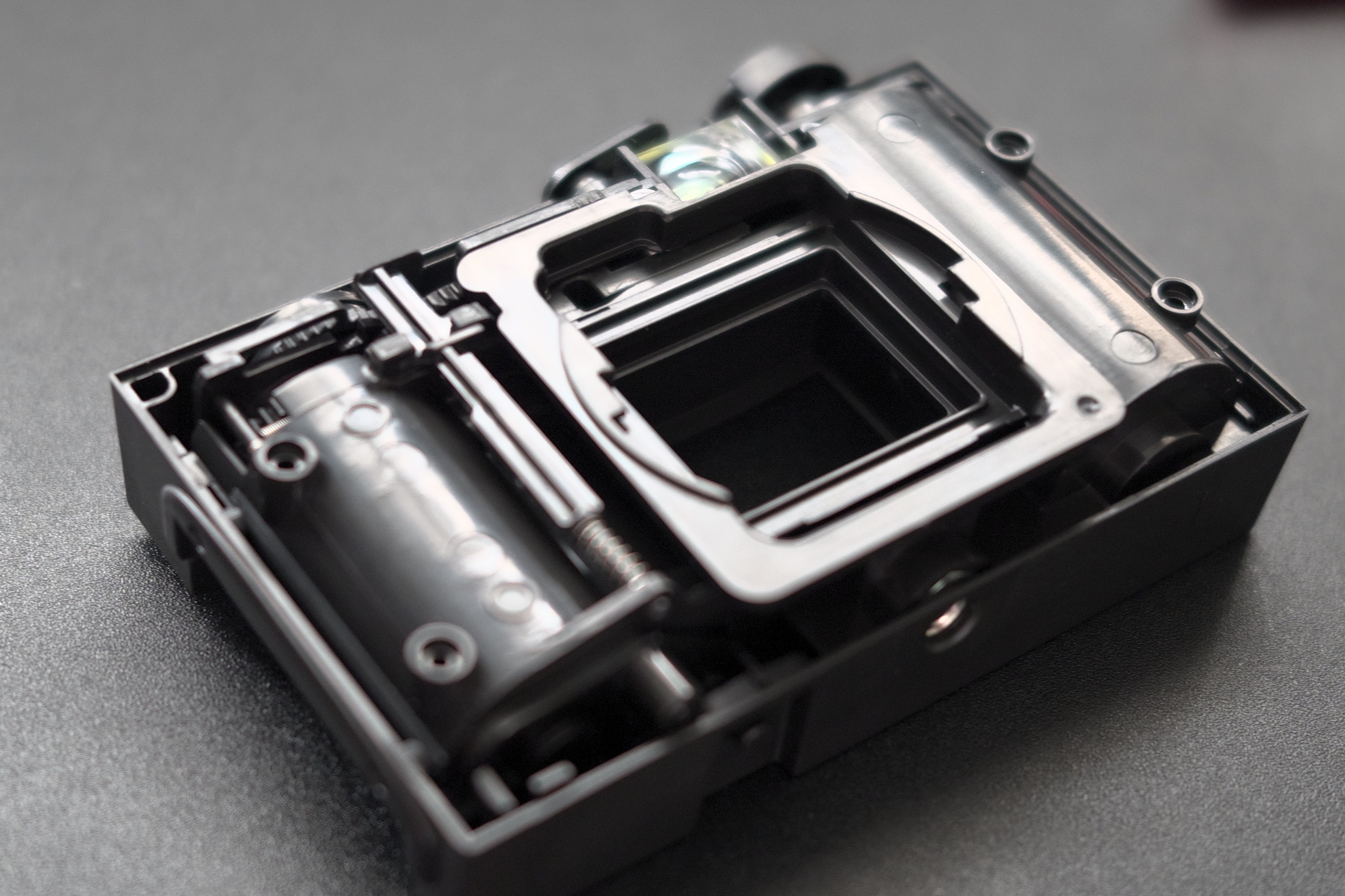 レビュー】プラモデルのカメラ「THE LAST CAMERA」（組立編）｜プラナリア