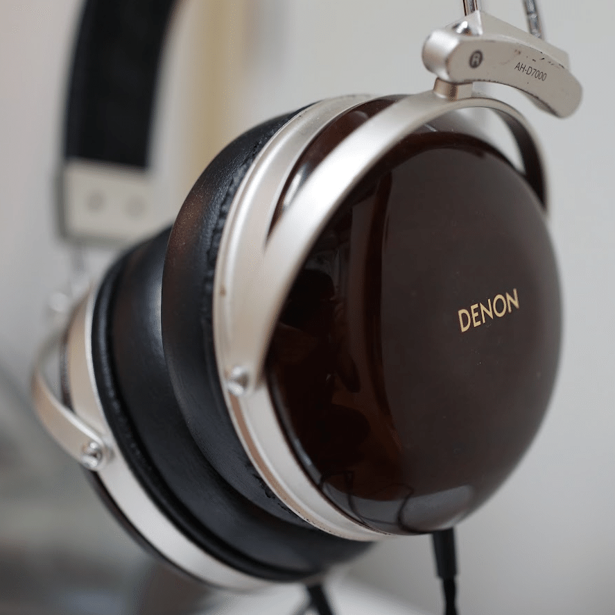 手持ちのヘッドホンを全てハーマンターゲットに合わせて聴いてみた｜み