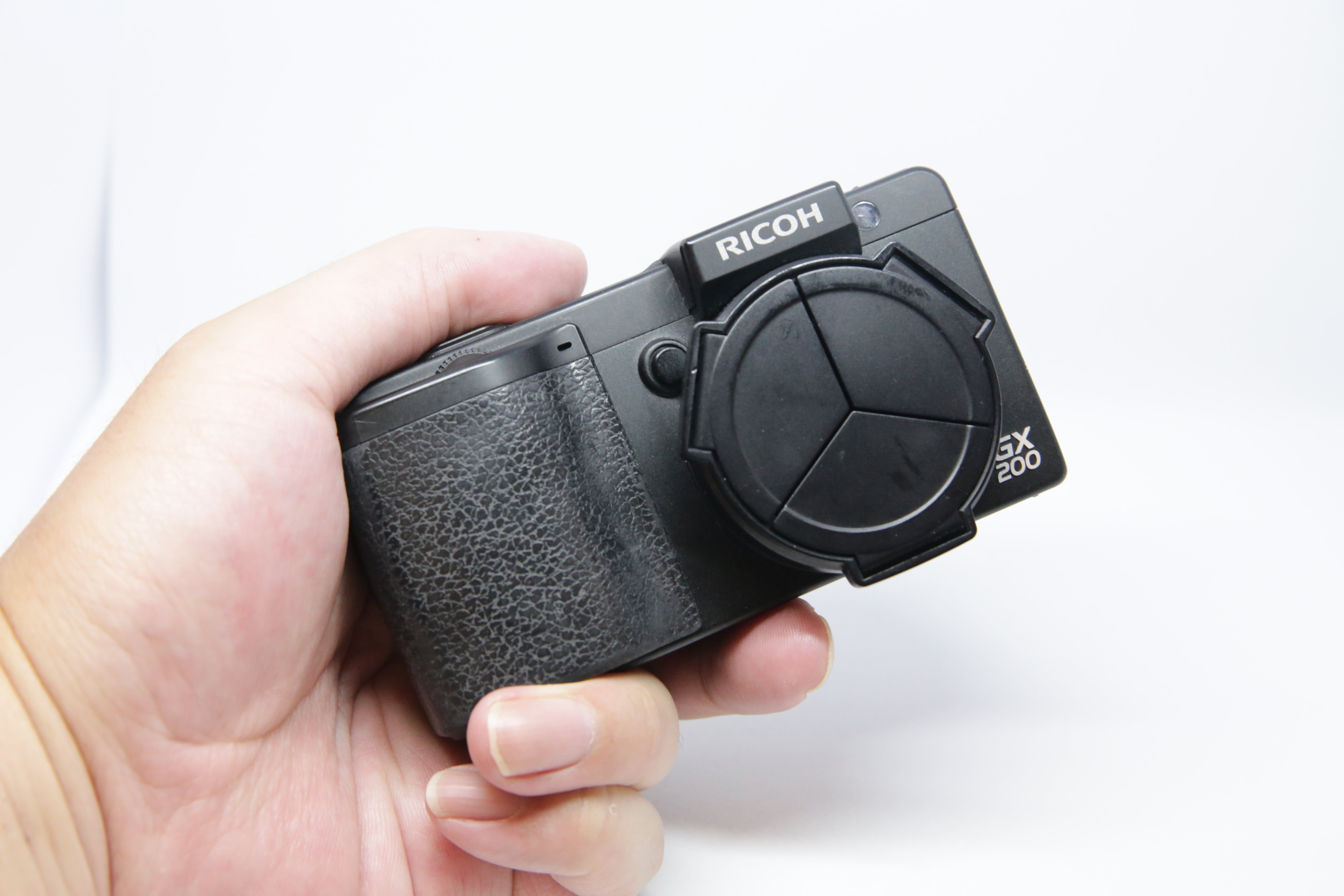 コンデジ以上、一眼未満。Ricoh GX200｜ひとりGo Chill