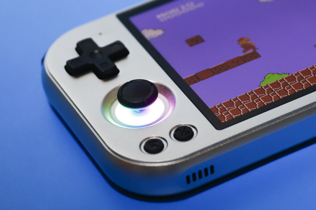 アルミ切り出しボディのハイエンドエミュ機Anbernic『RG477M』レビュー