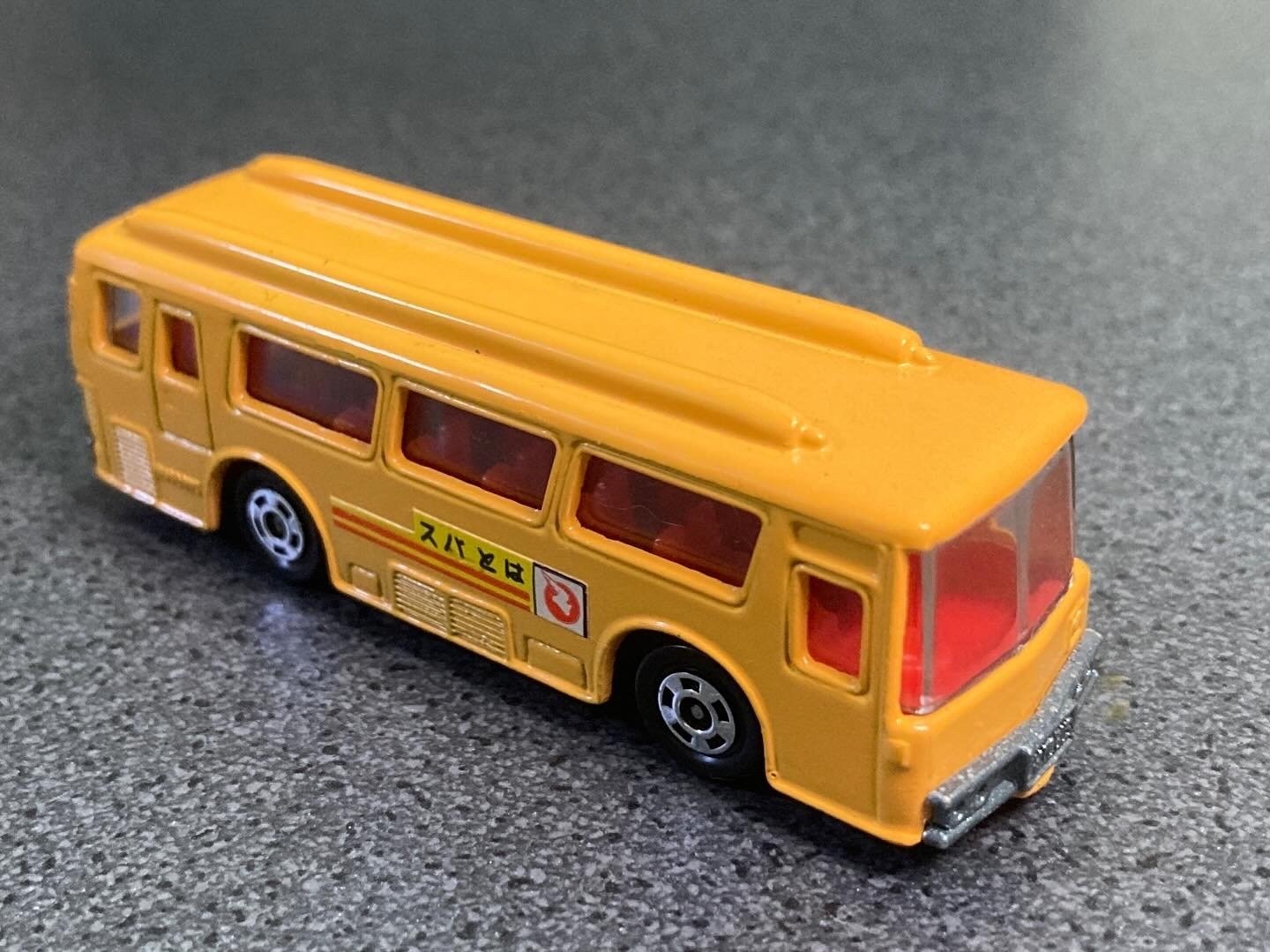 トミカNo.1】1974年発売「ふそう はとバス」―小さな箱に詰まった東京の