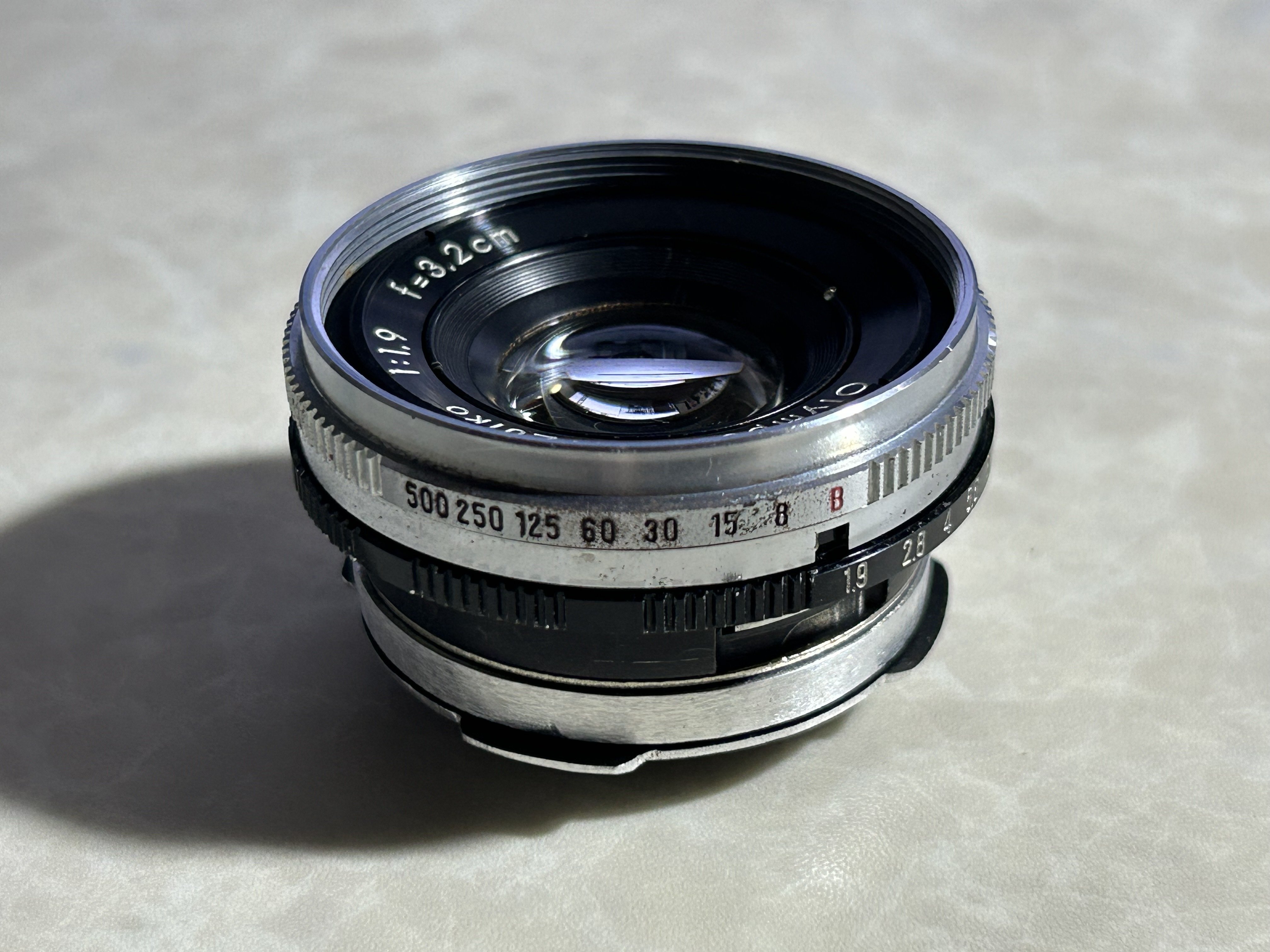 オールドレンズ F.Zuiko 1:1.9 f=3.2cm｜Katsuhiro